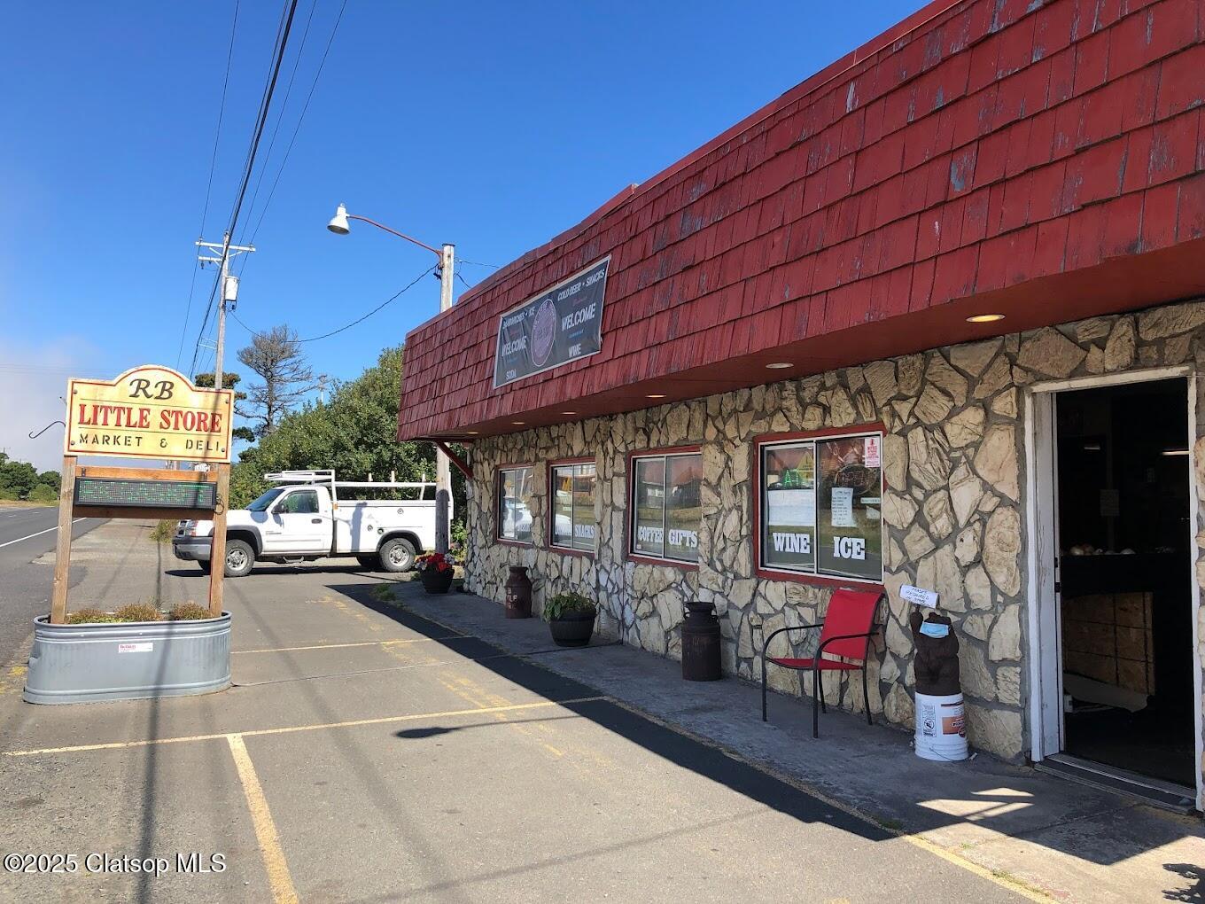 1720 Hwy 101 N Property Photo 2