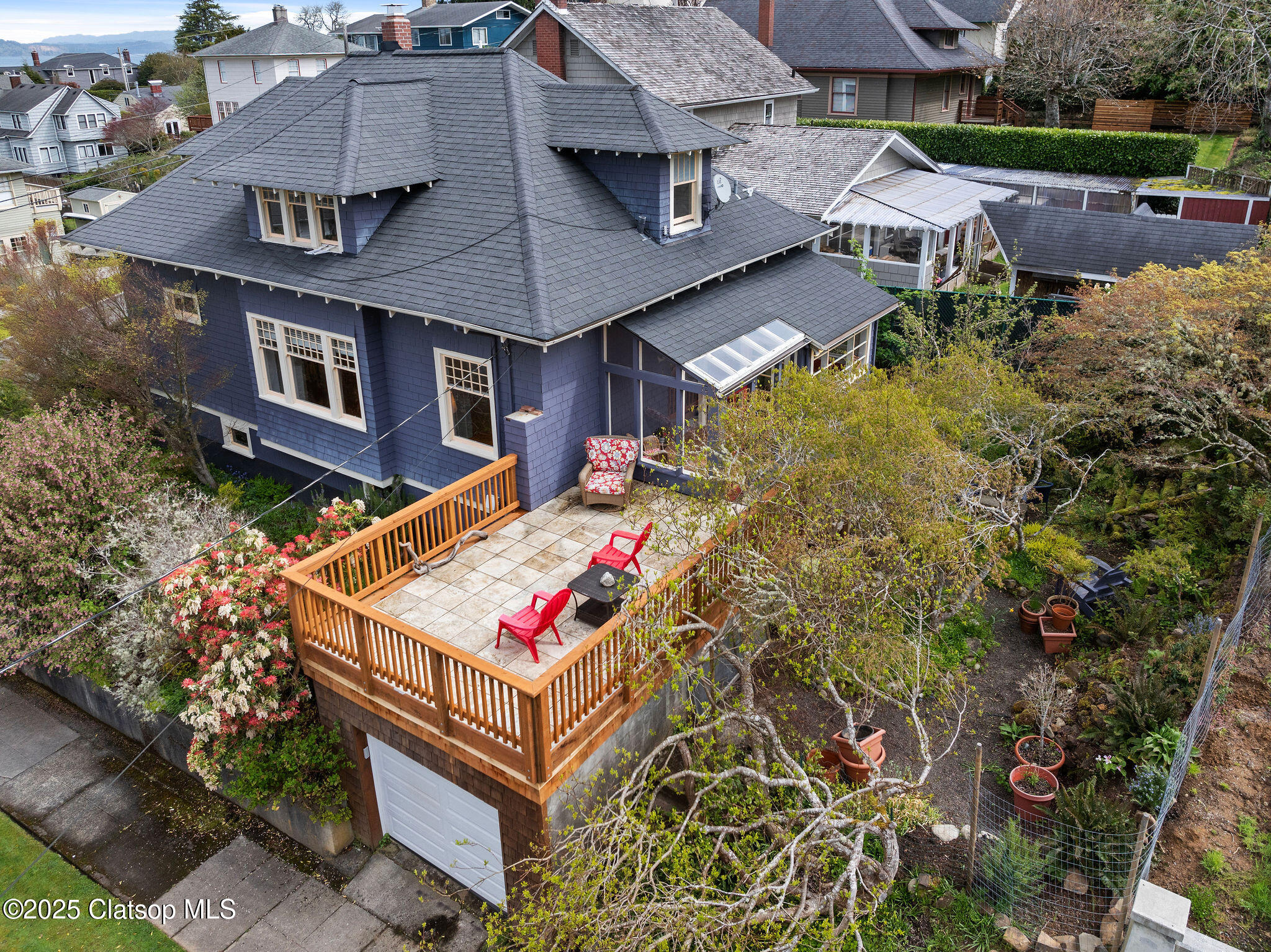 1219 Jerome Avenue Property Photo 3