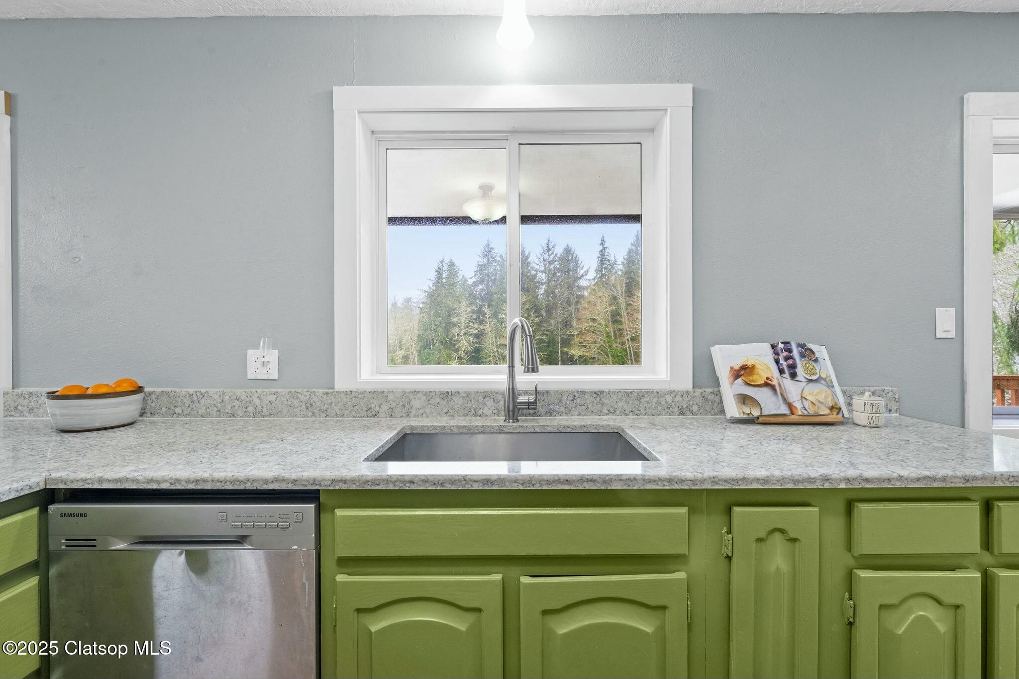 90757 Lazy Creek Road Property Photo 11