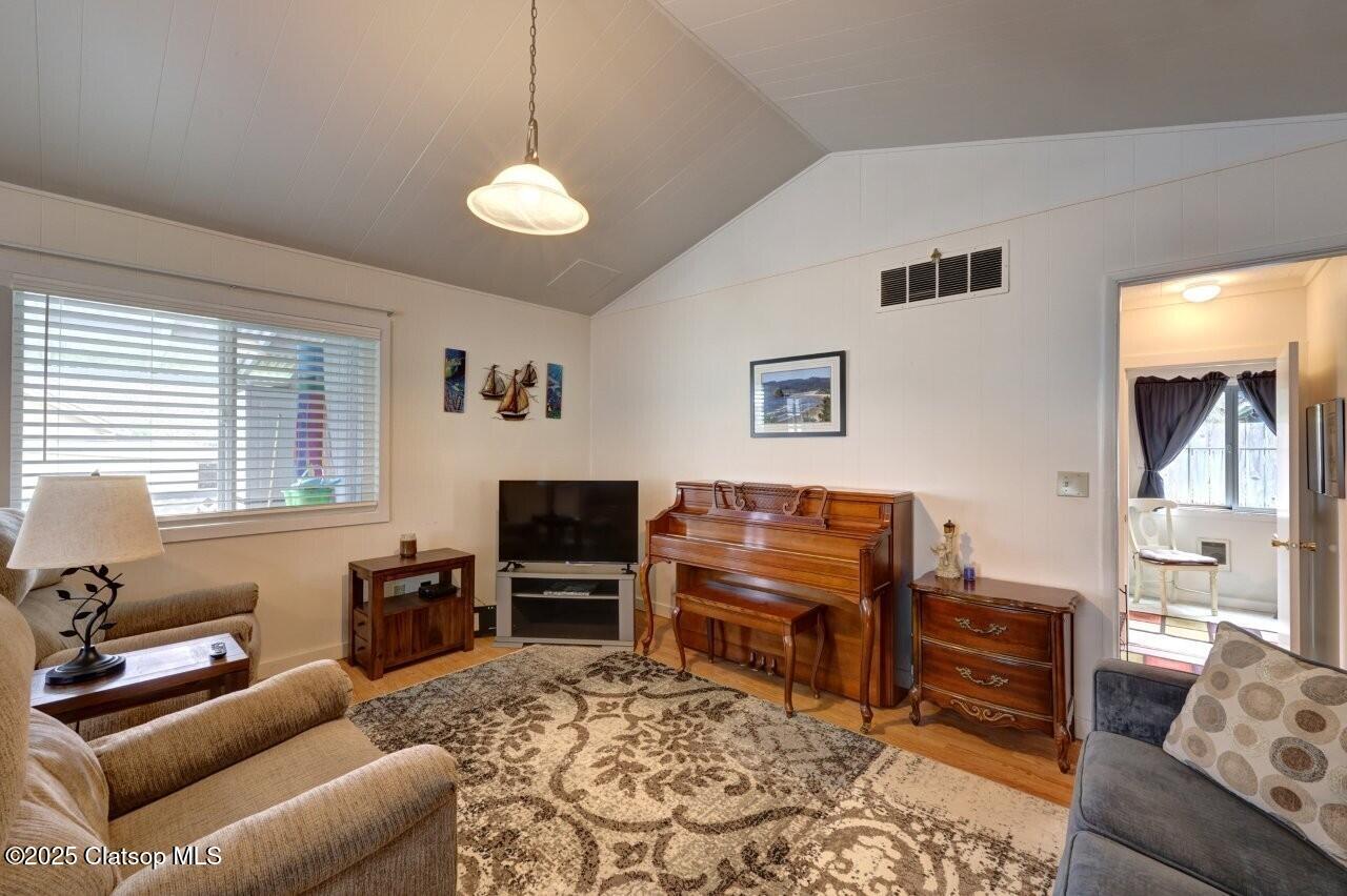 264 Elliott Way Property Photo 6