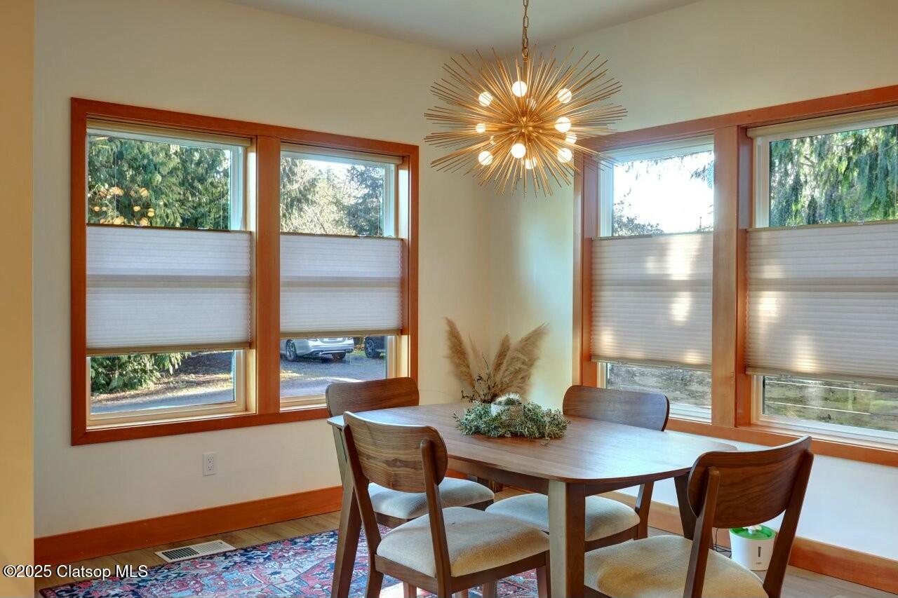 309 W 6th Street Property Photo 8