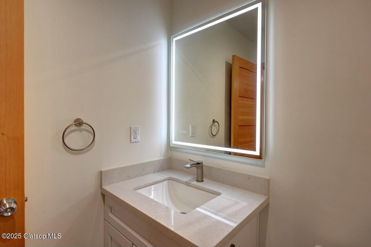 309 W 6th Street Property Photo 32