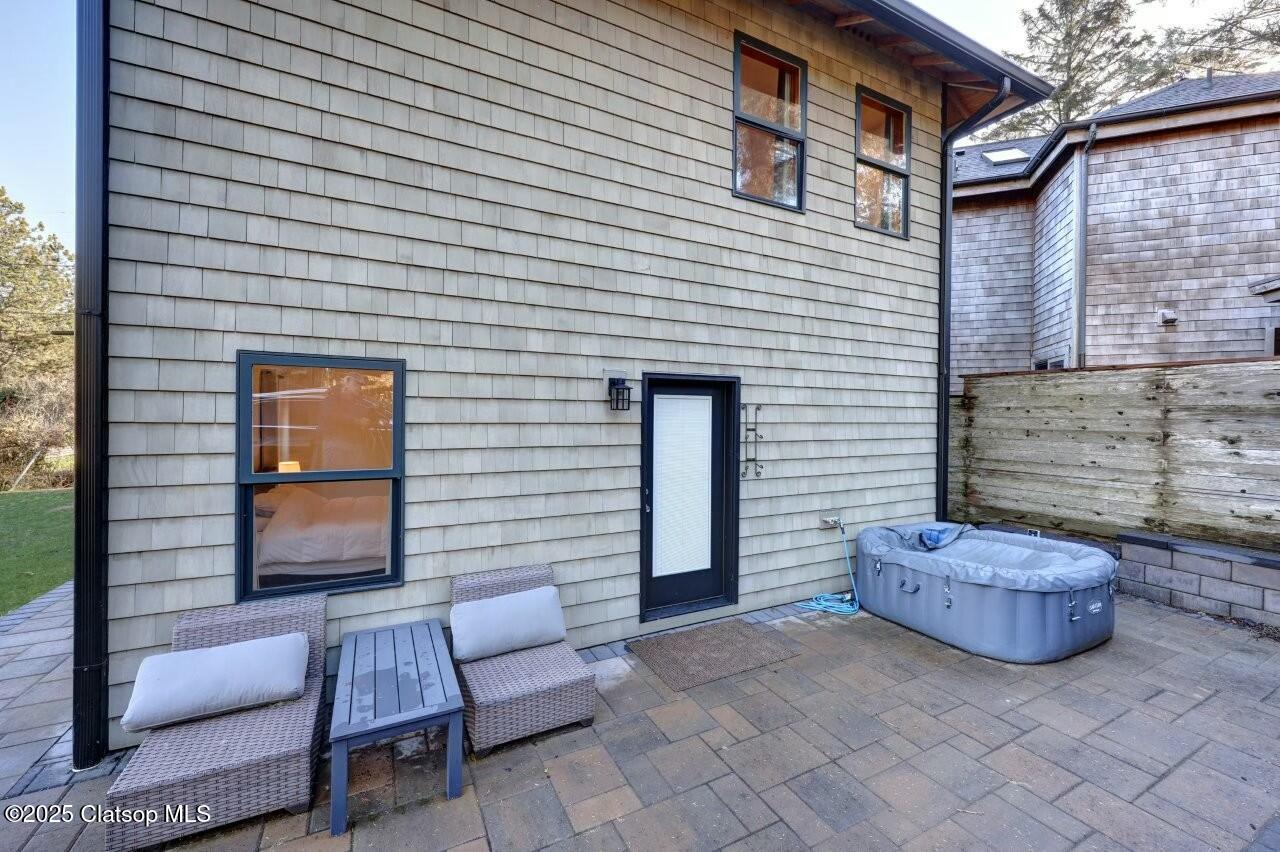 309 W 6th Street Property Photo 43