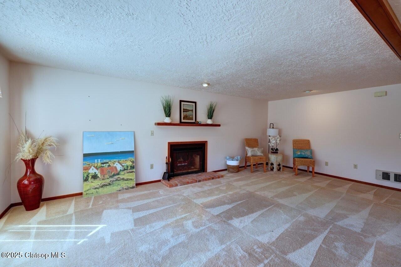 1616 S Edgewood Street Property Photo 8