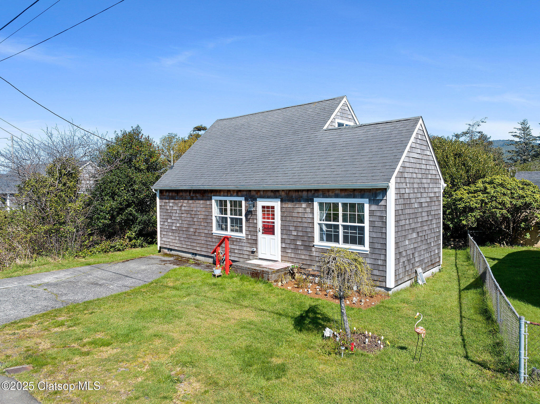 925 Irvine Place Property Photo