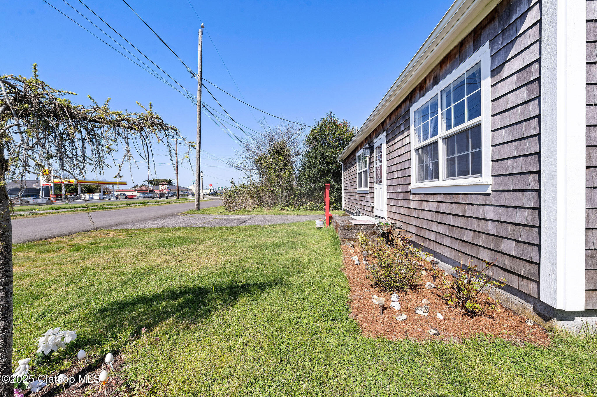 925 Irvine Place Property Photo 3