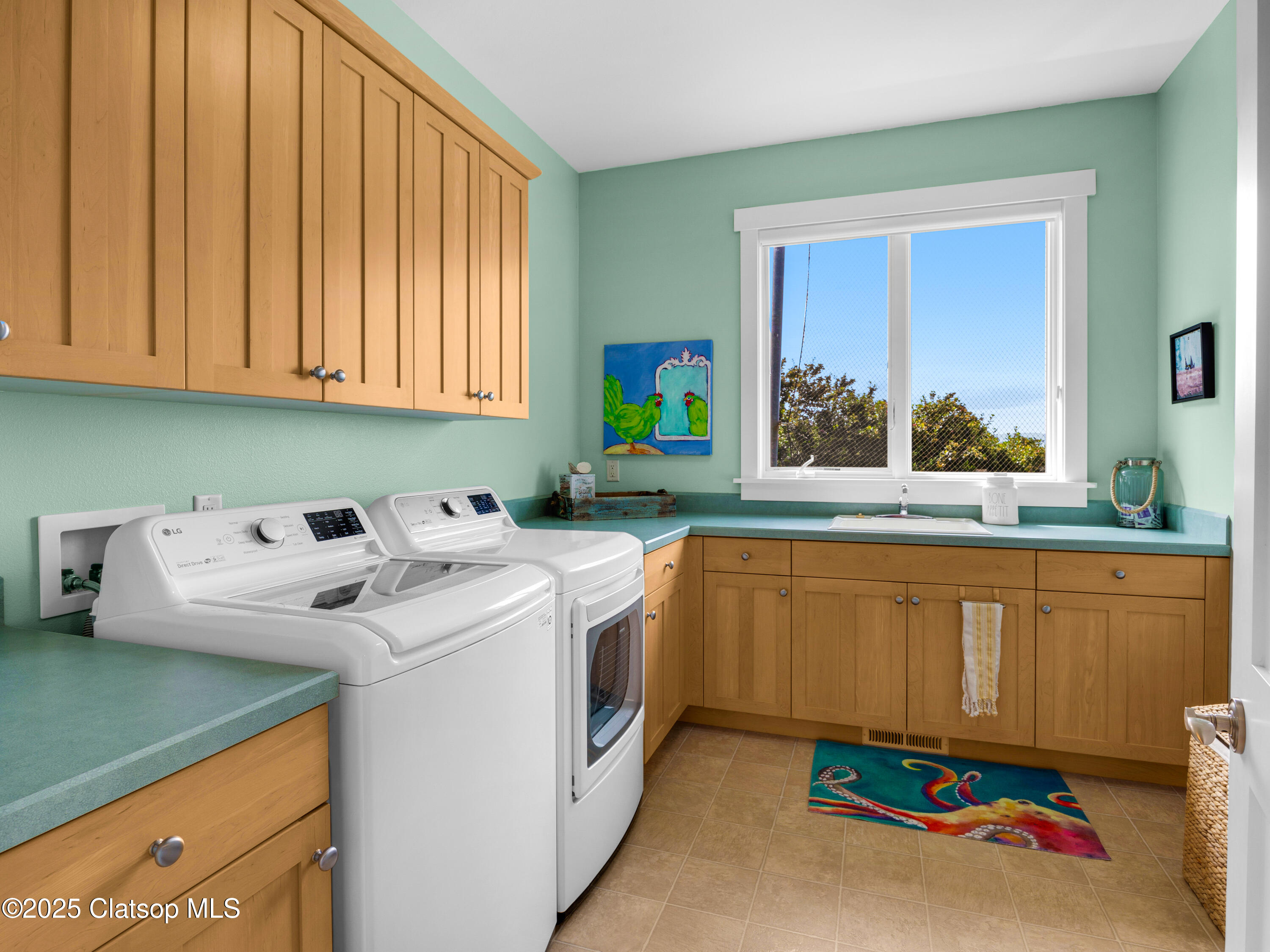 5270 High Ridge Road Property Photo 16