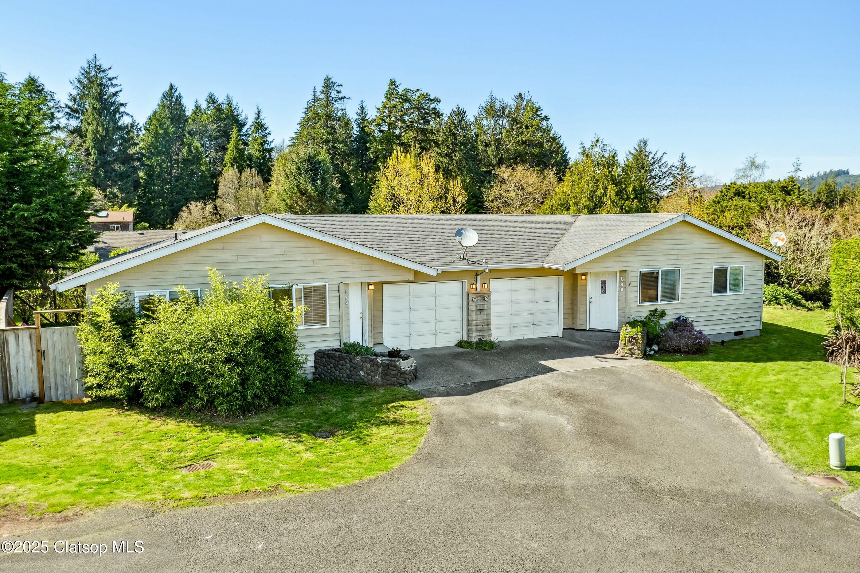 547 Vine Maple Property Photo
