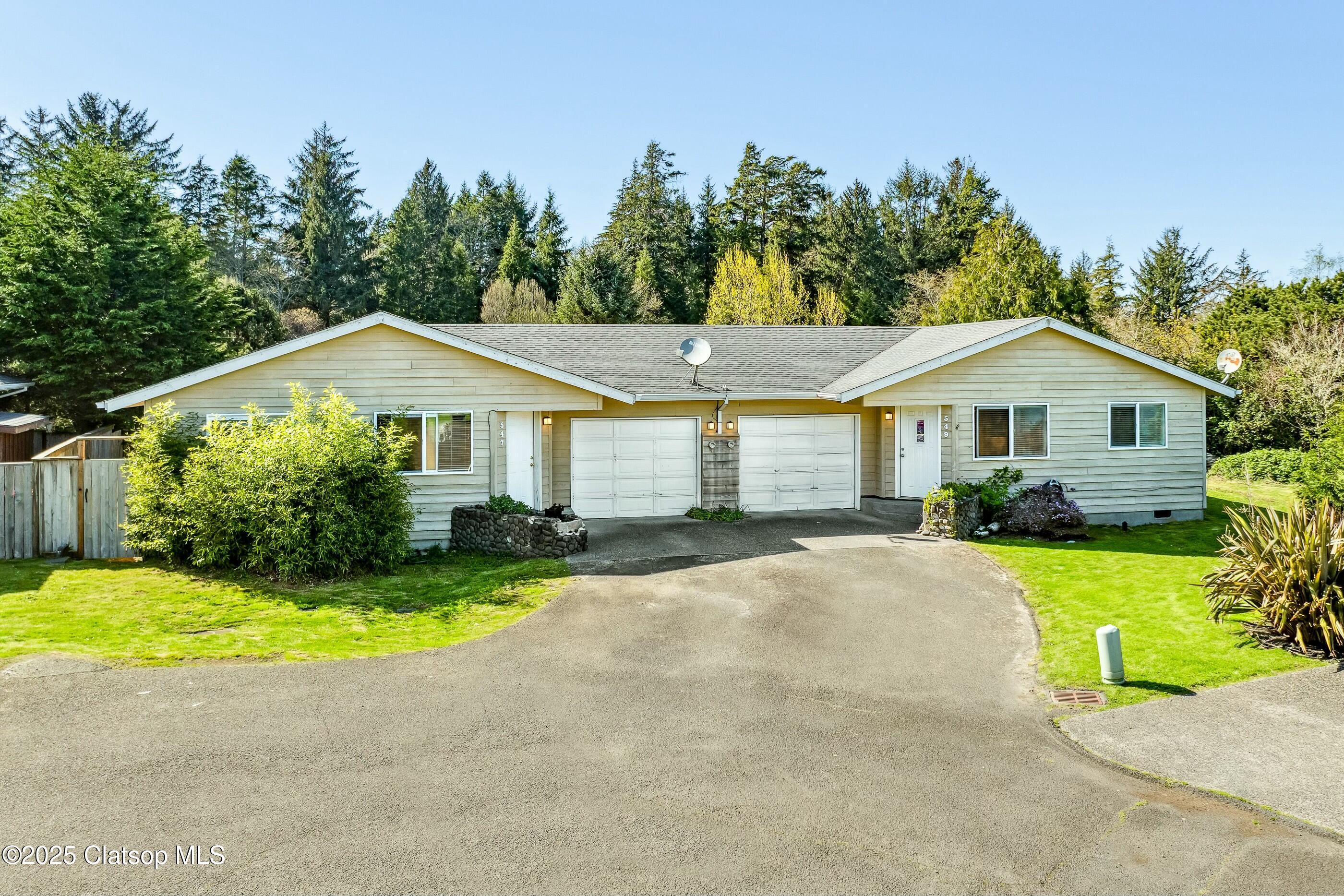 547 Vine Maple Property Photo 4