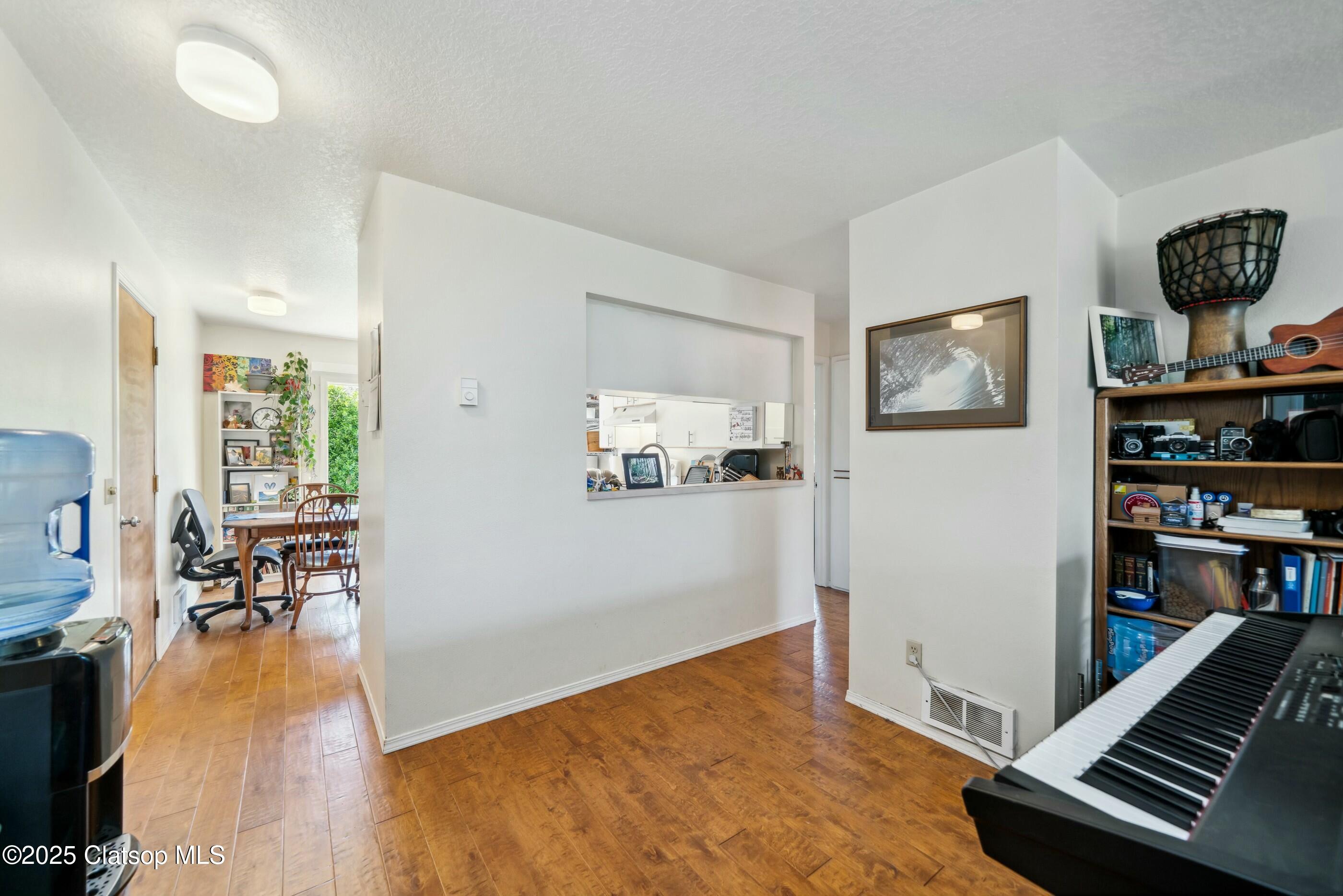 547 Vine Maple Property Photo 8