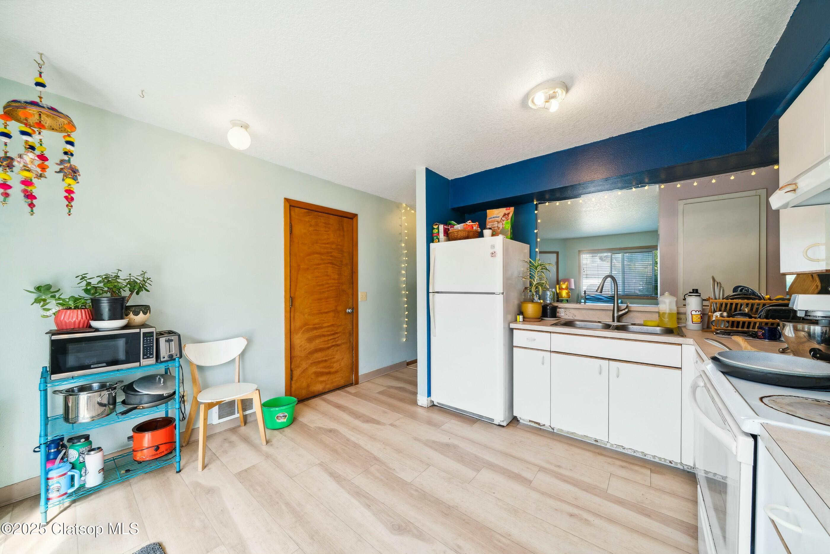 547 Vine Maple Property Photo 23