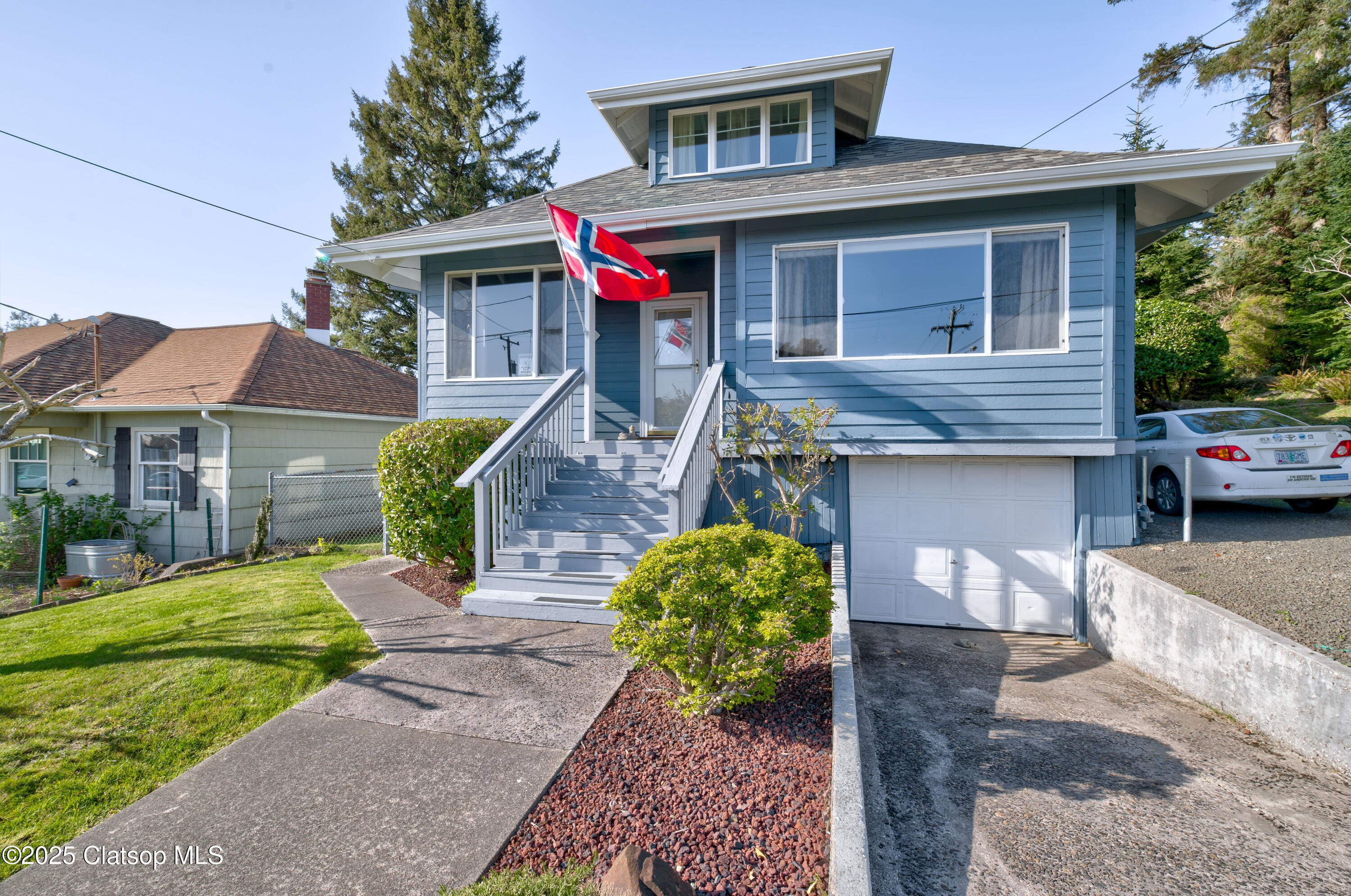884 Niagara Avenue Property Photo 1