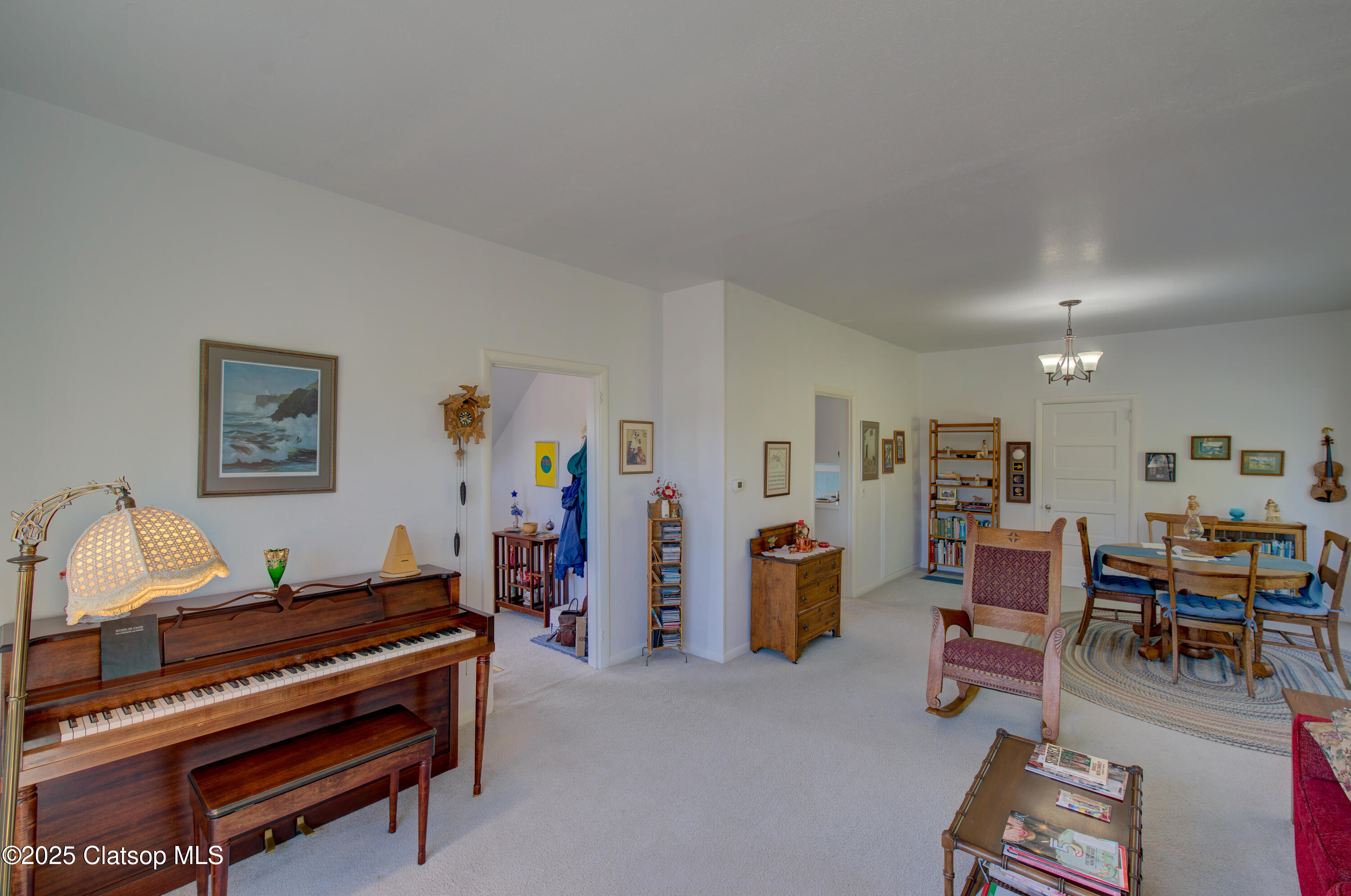 884 Niagara Avenue Property Photo 3