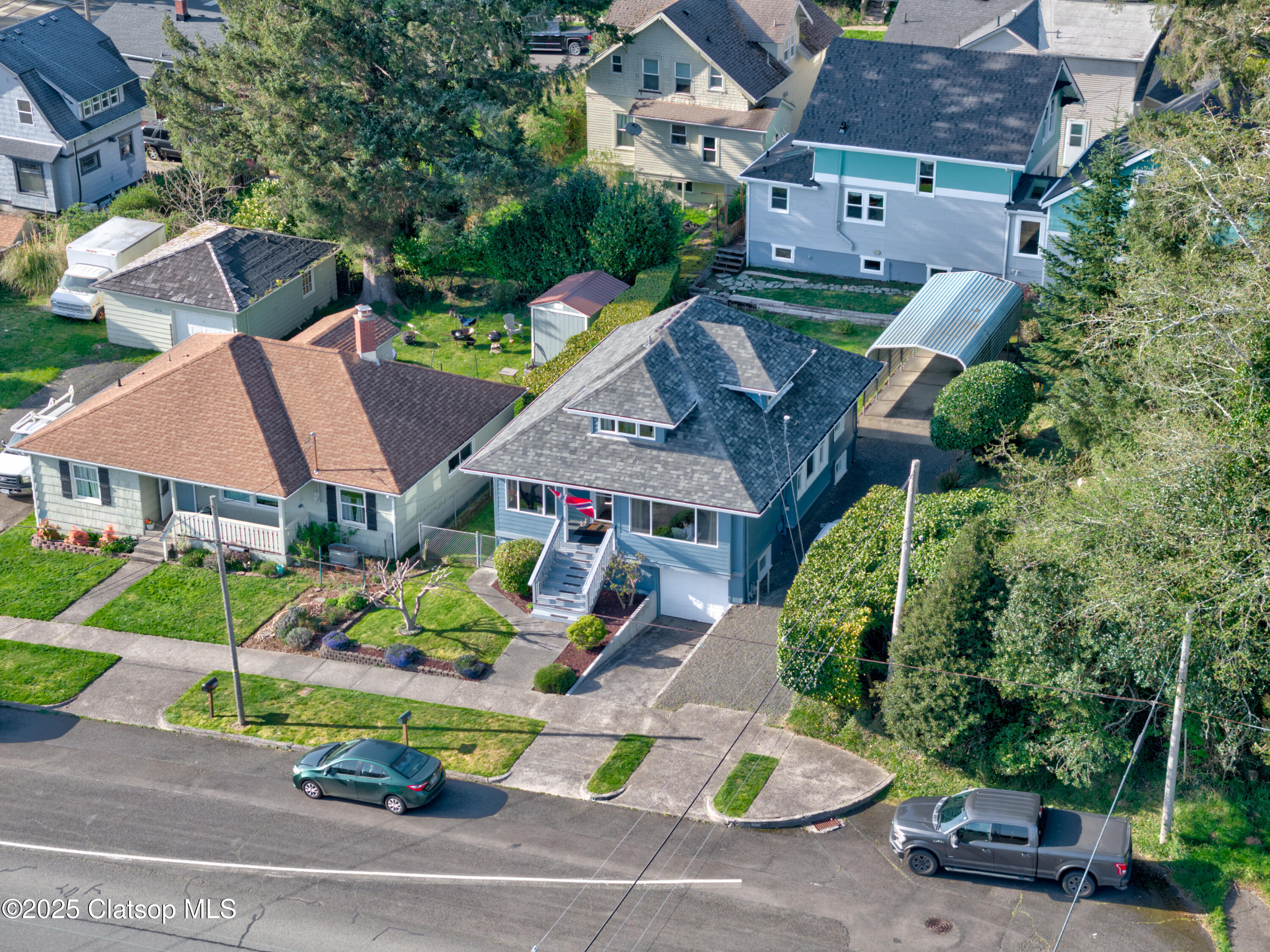 884 Niagara Avenue Property Photo 4
