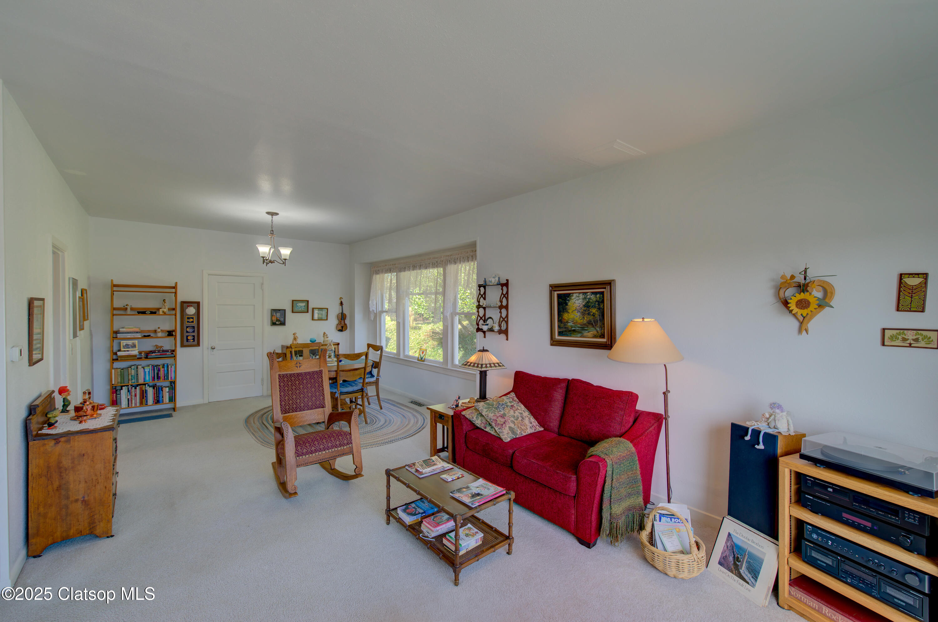 884 Niagara Avenue Property Photo 10