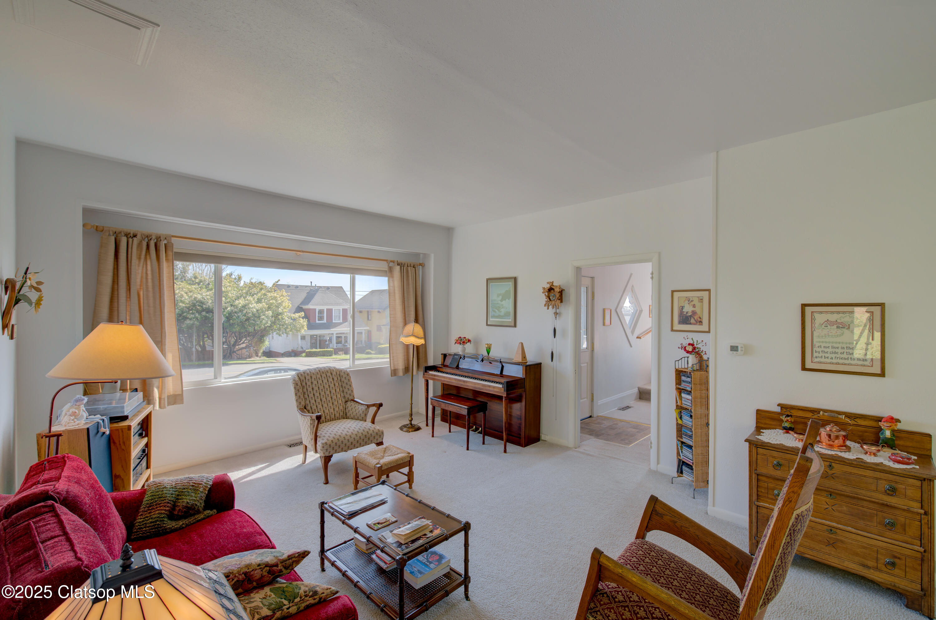 884 Niagara Avenue Property Photo 11