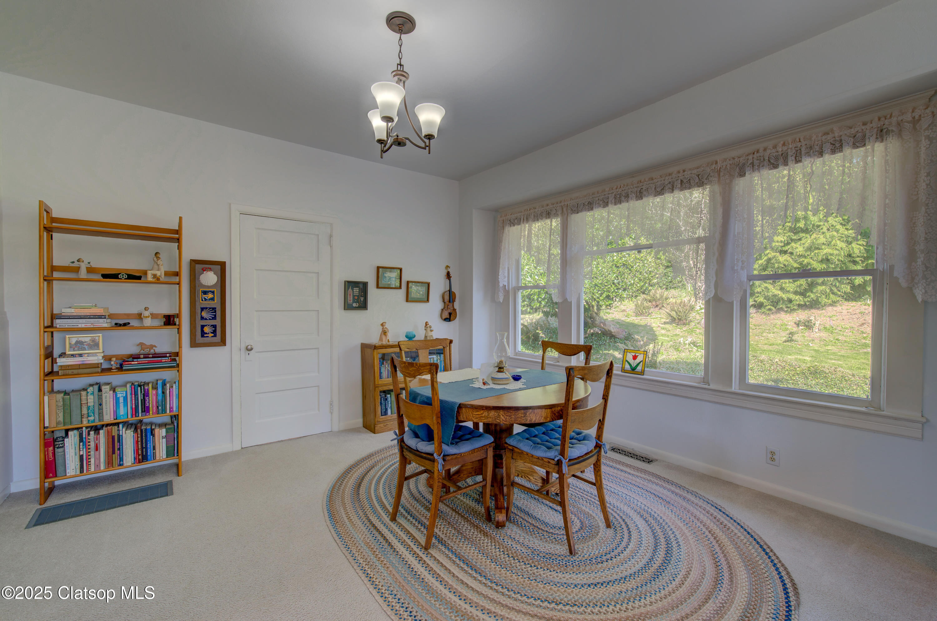 884 Niagara Avenue Property Photo 12