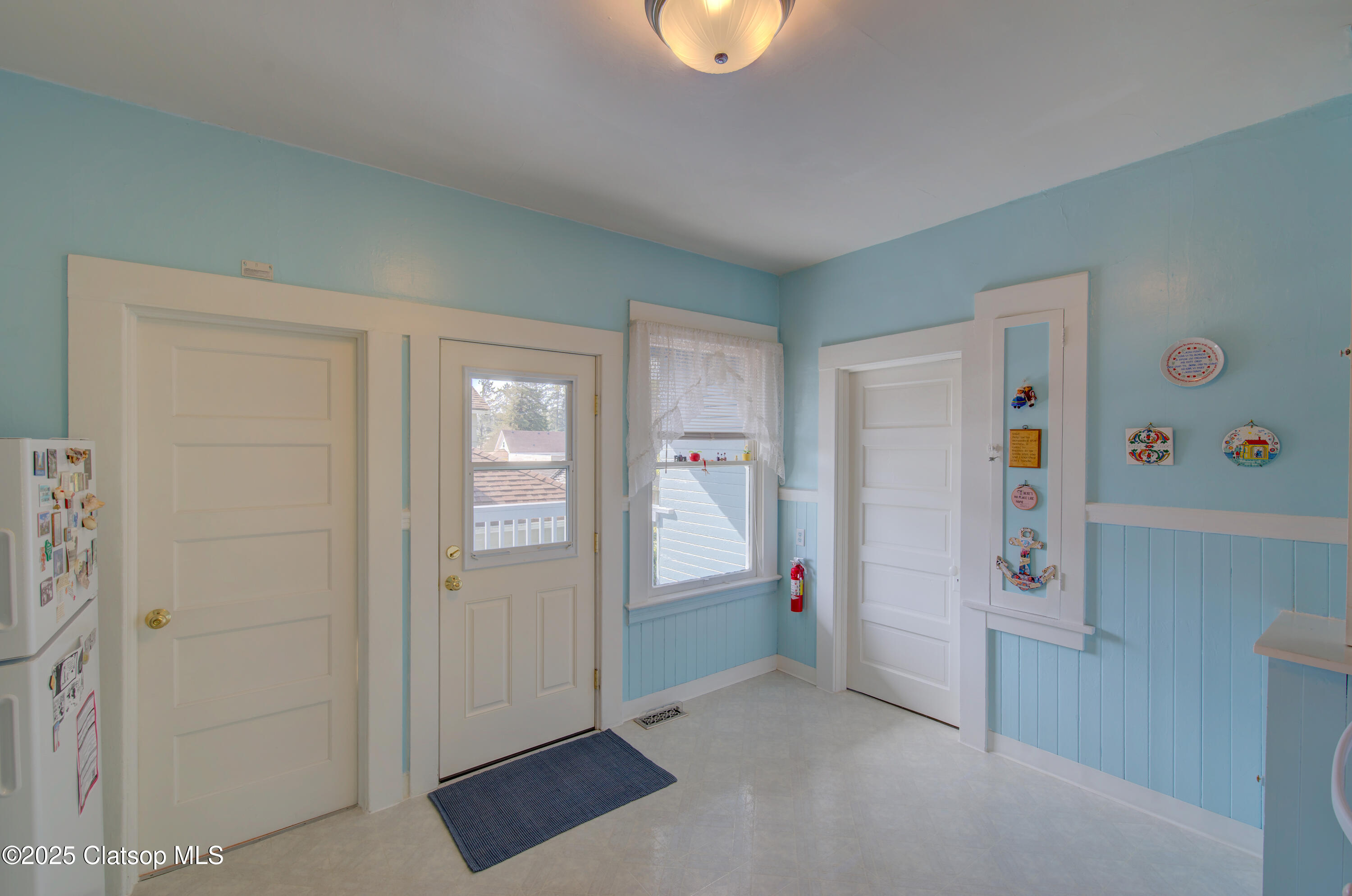 884 Niagara Avenue Property Photo 19