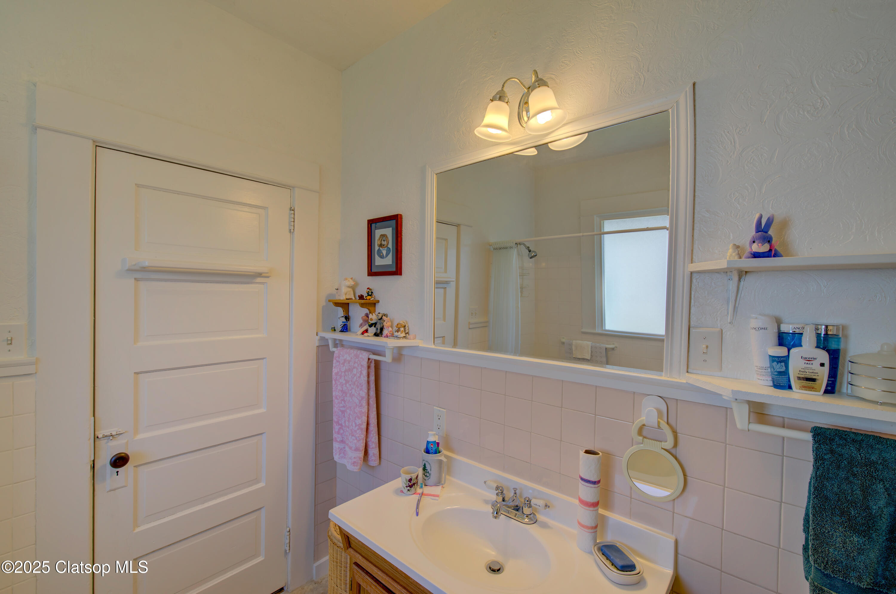 884 Niagara Avenue Property Photo 21