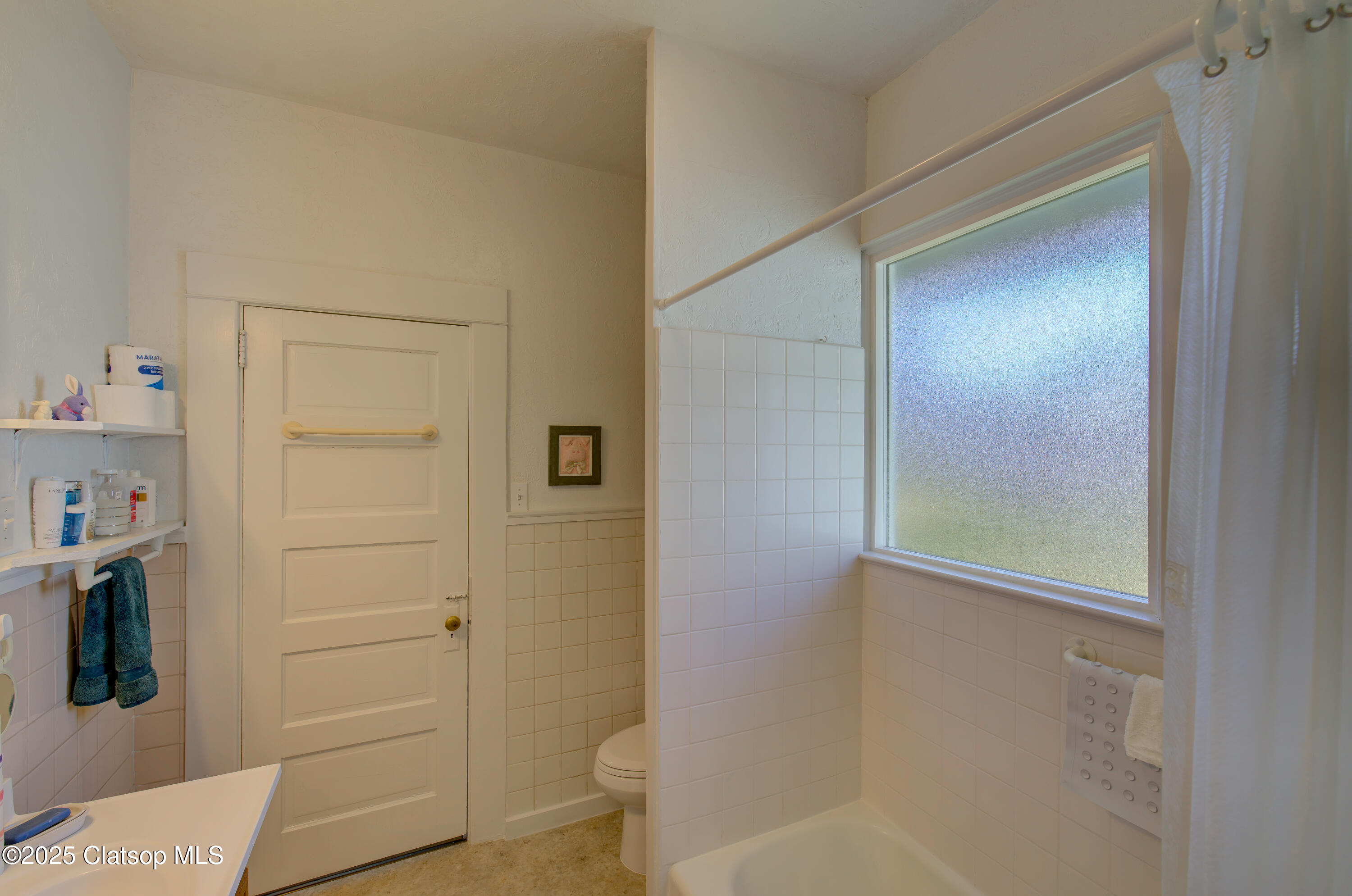 884 Niagara Avenue Property Photo 22
