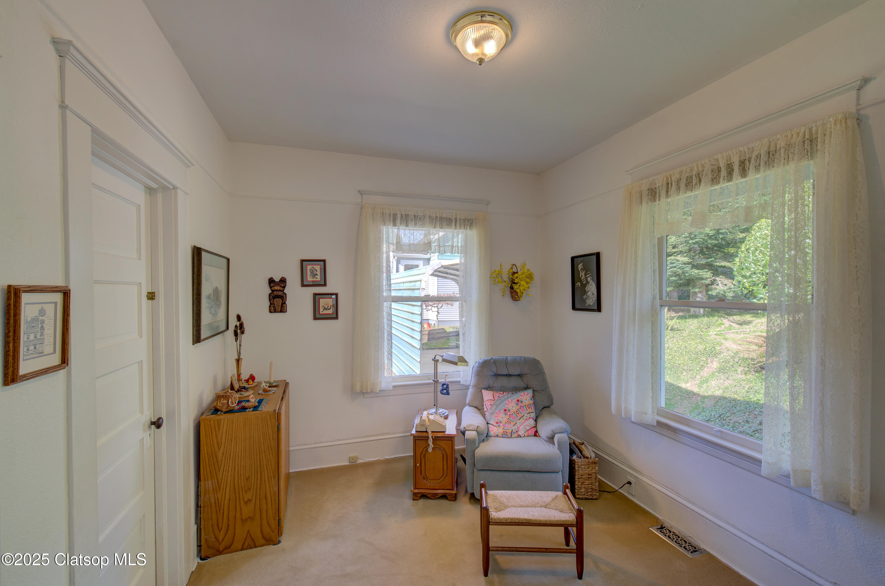 884 Niagara Avenue Property Photo 23