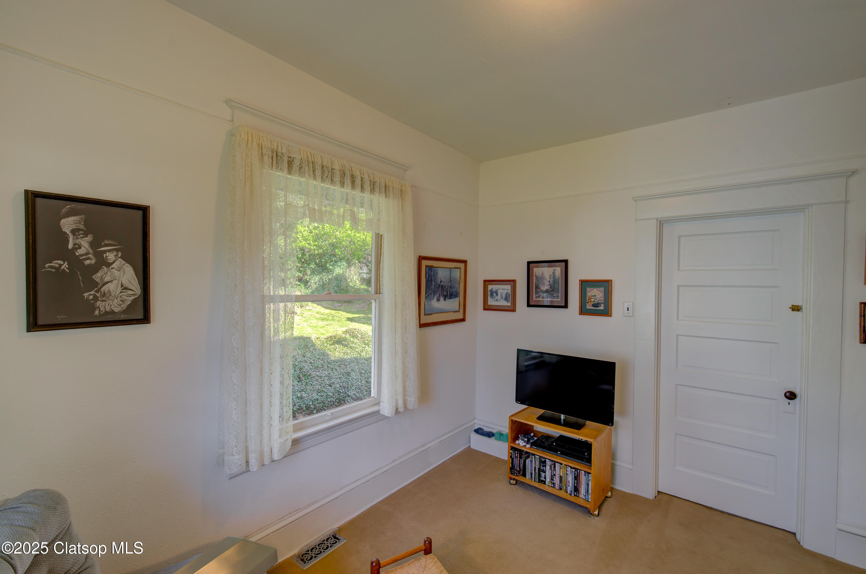 884 Niagara Avenue Property Photo 24