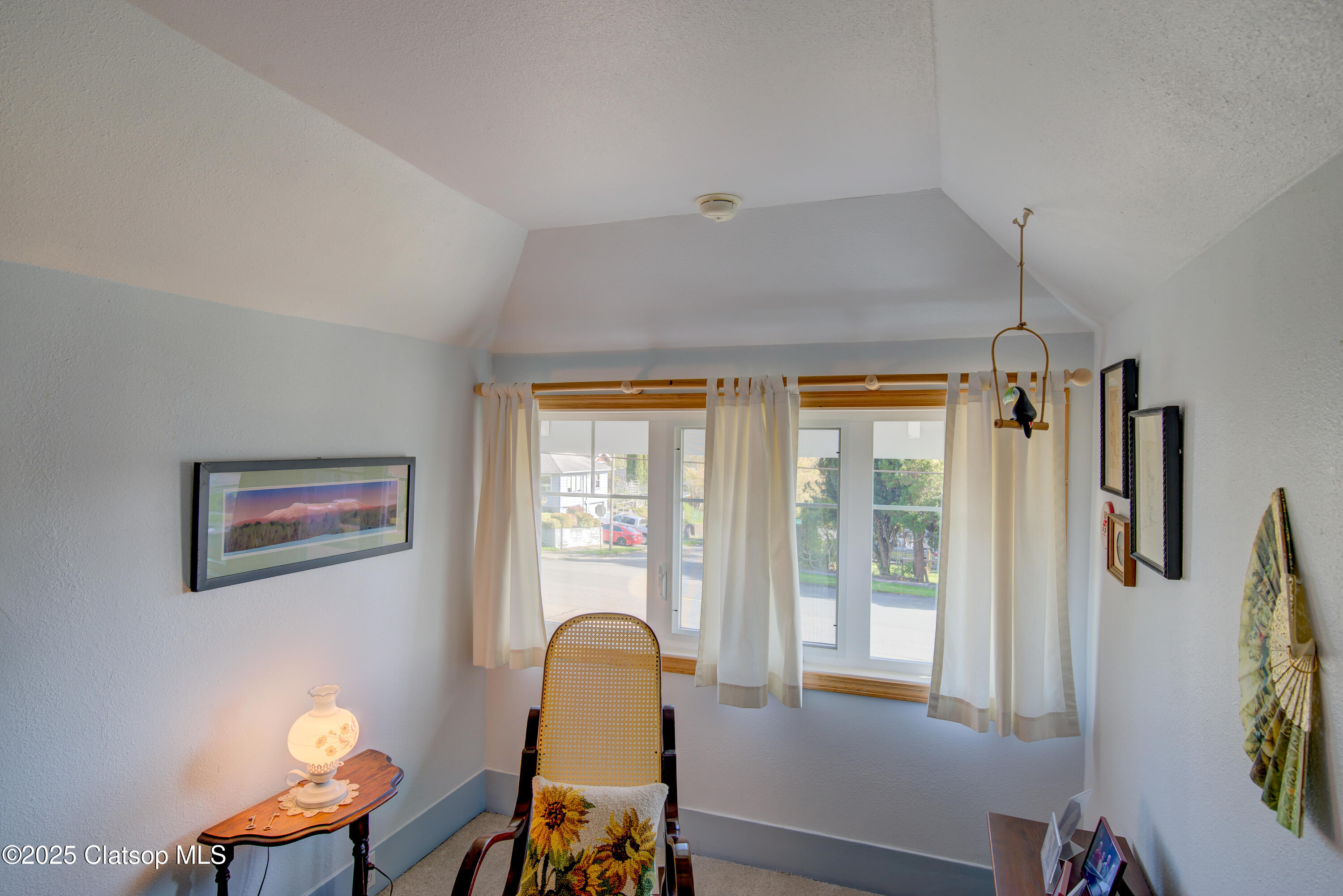 884 Niagara Avenue Property Photo 28