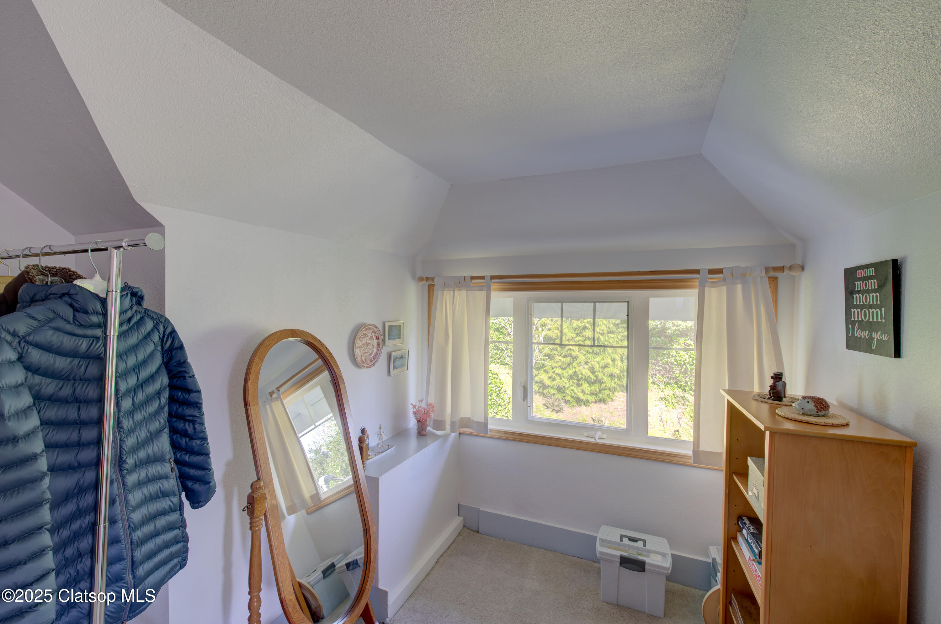 884 Niagara Avenue Property Photo 31