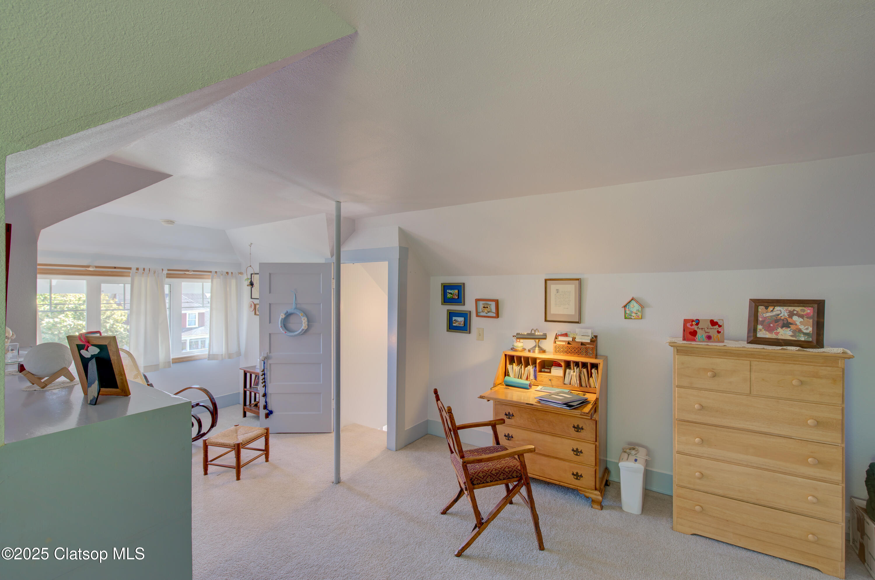 884 Niagara Avenue Property Photo 32