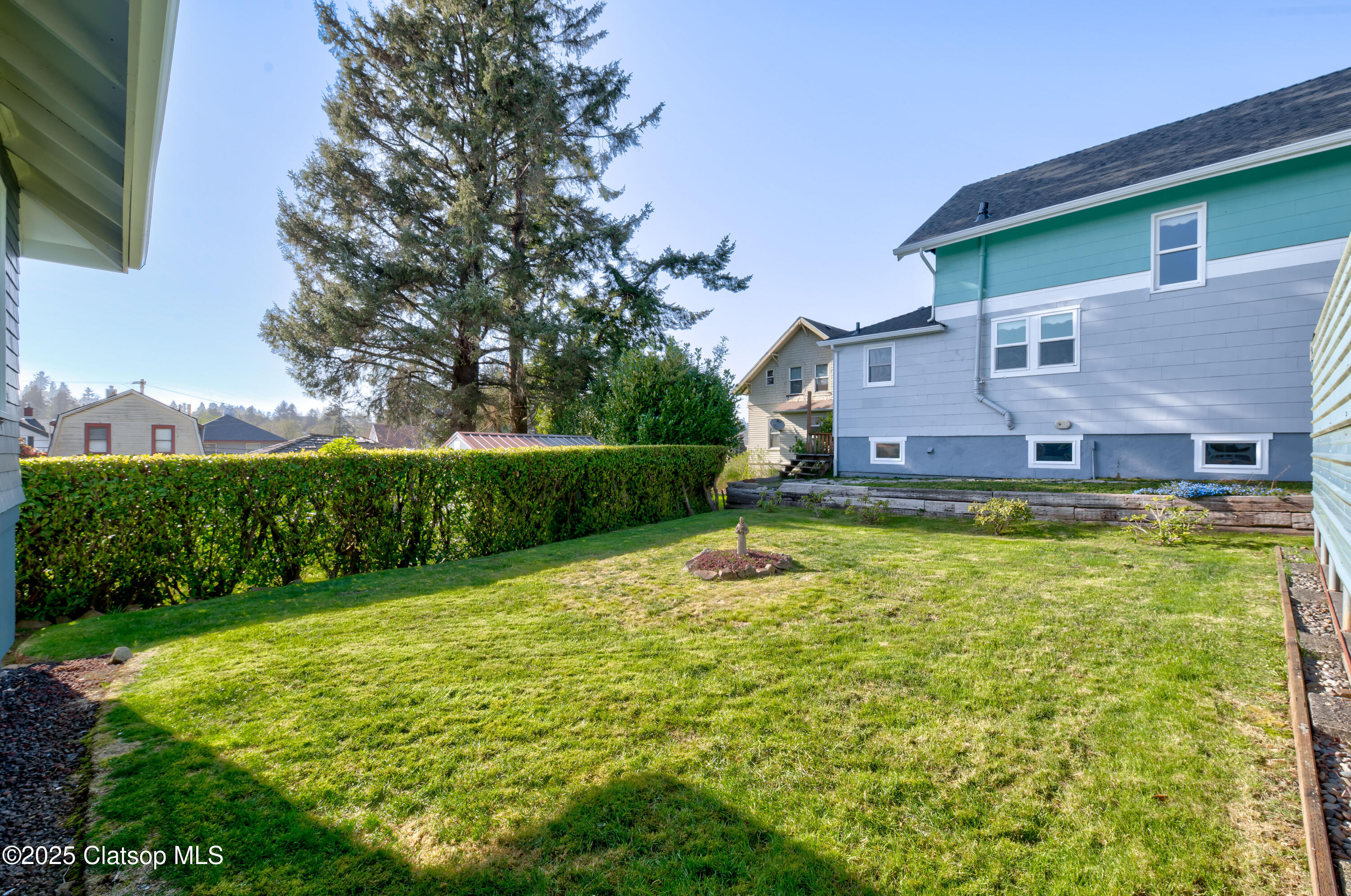 884 Niagara Avenue Property Photo 44