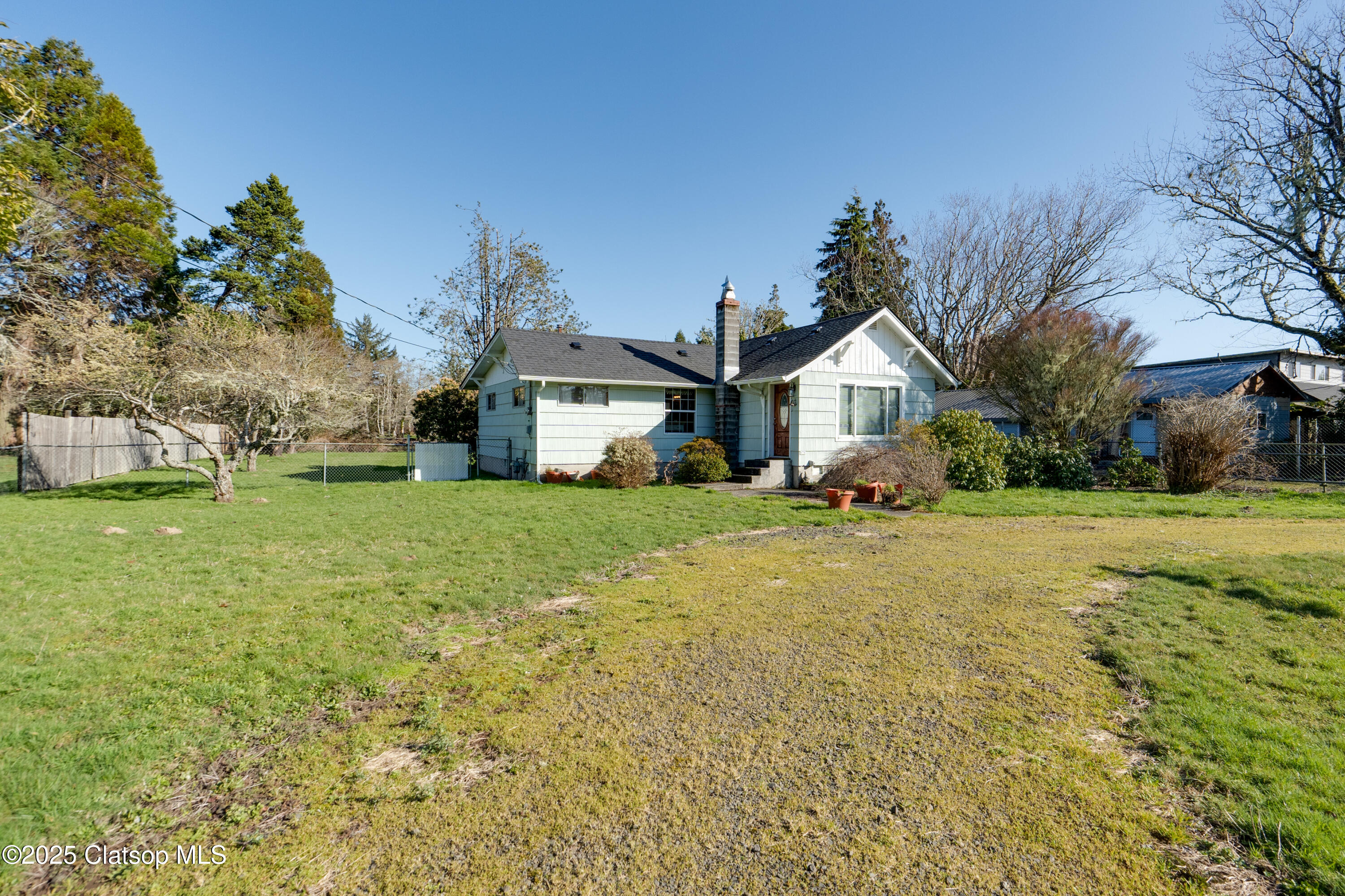 878 Nw Warrenton Drive Property Photo