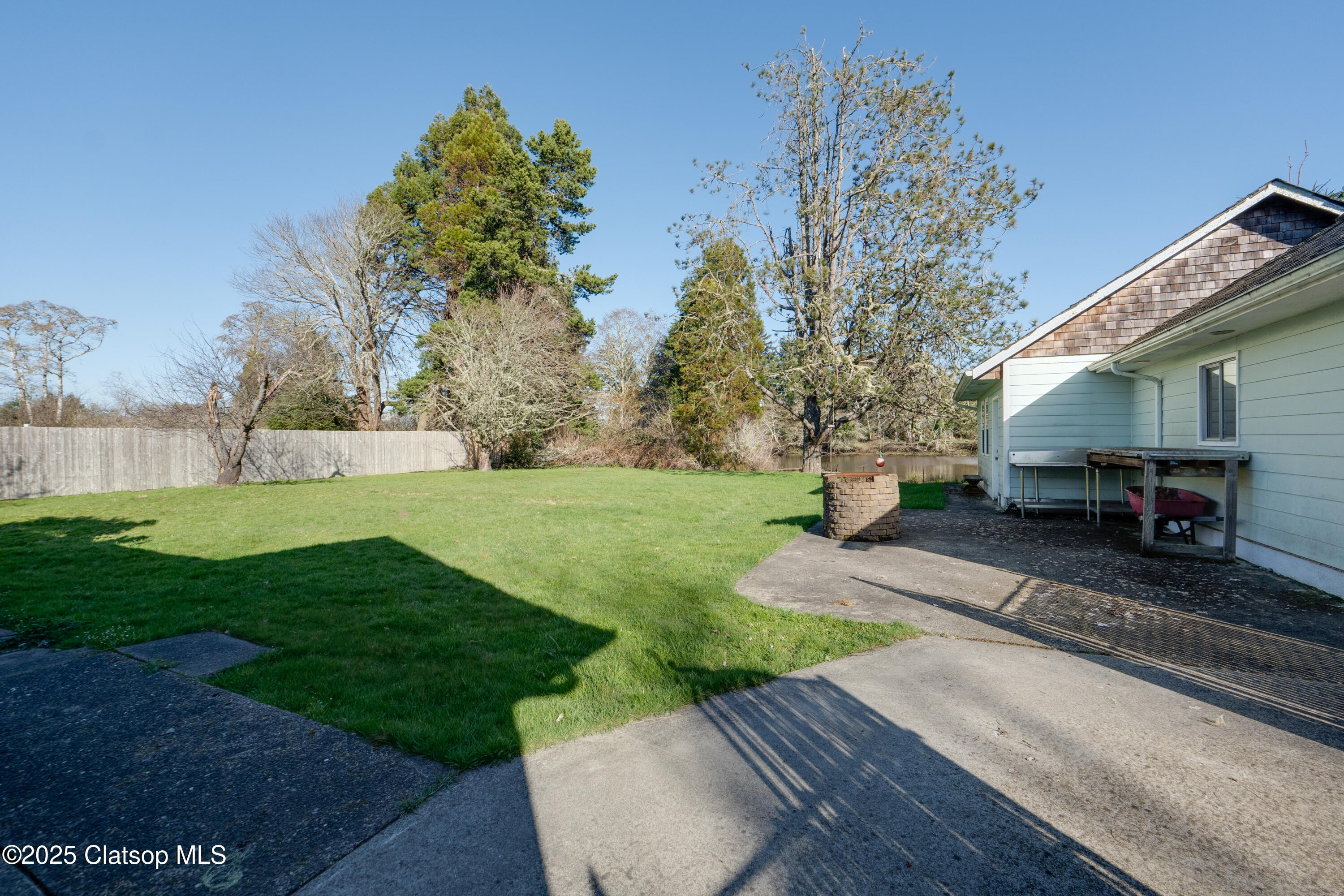 878 Nw Warrenton Drive Property Photo 18
