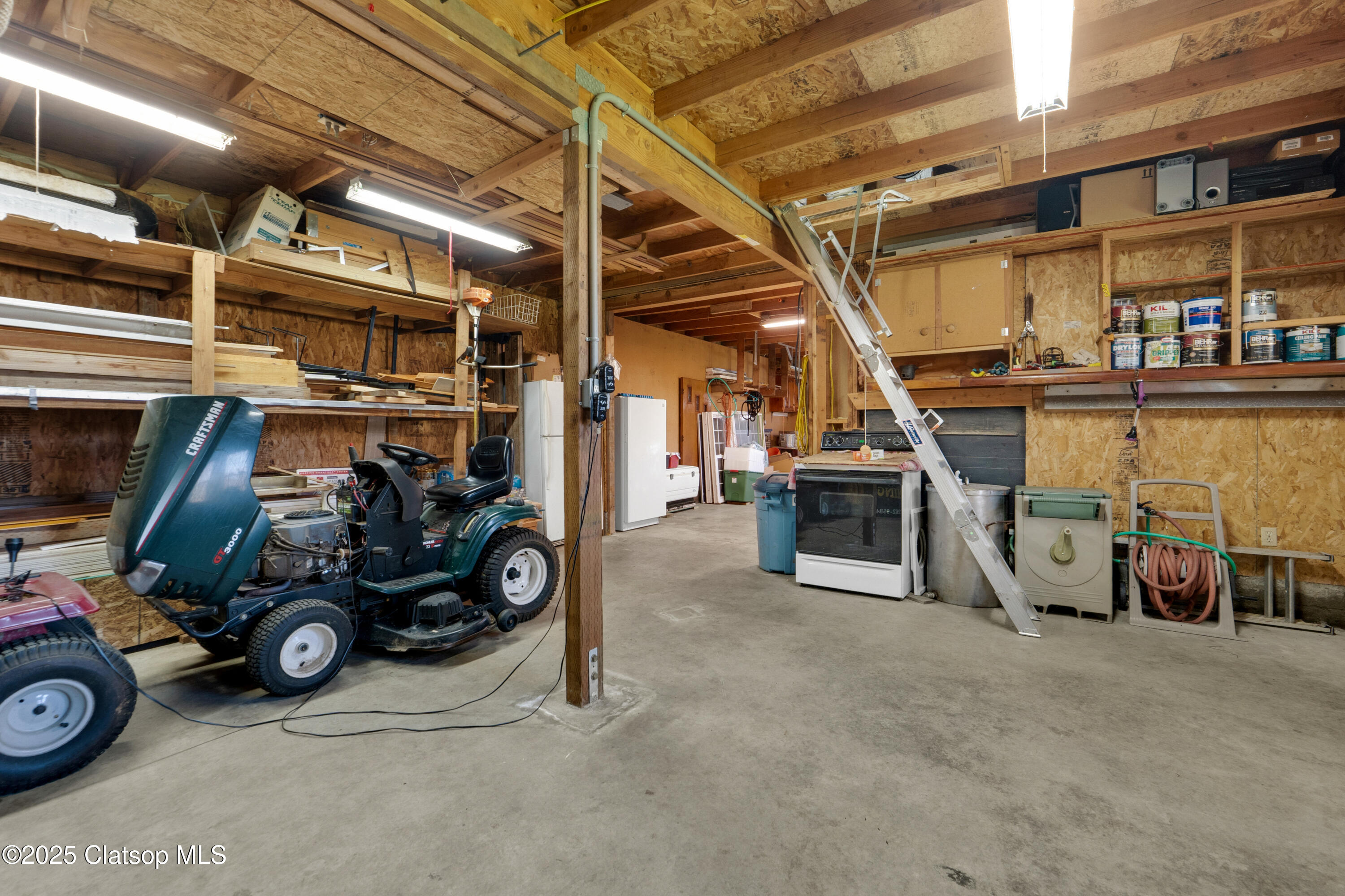 878 Nw Warrenton Drive Property Photo 19