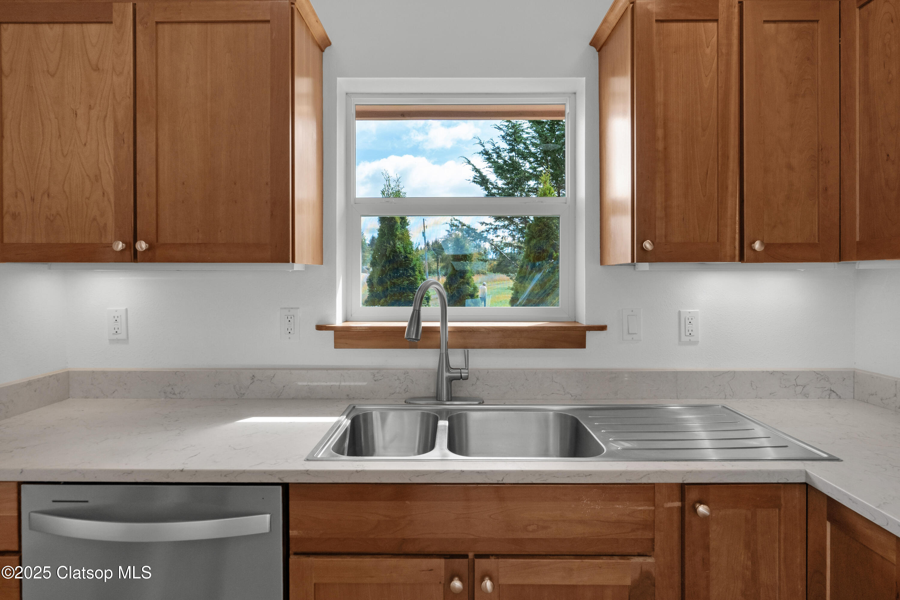 90713 Fort Clatsop Road Property Photo 15