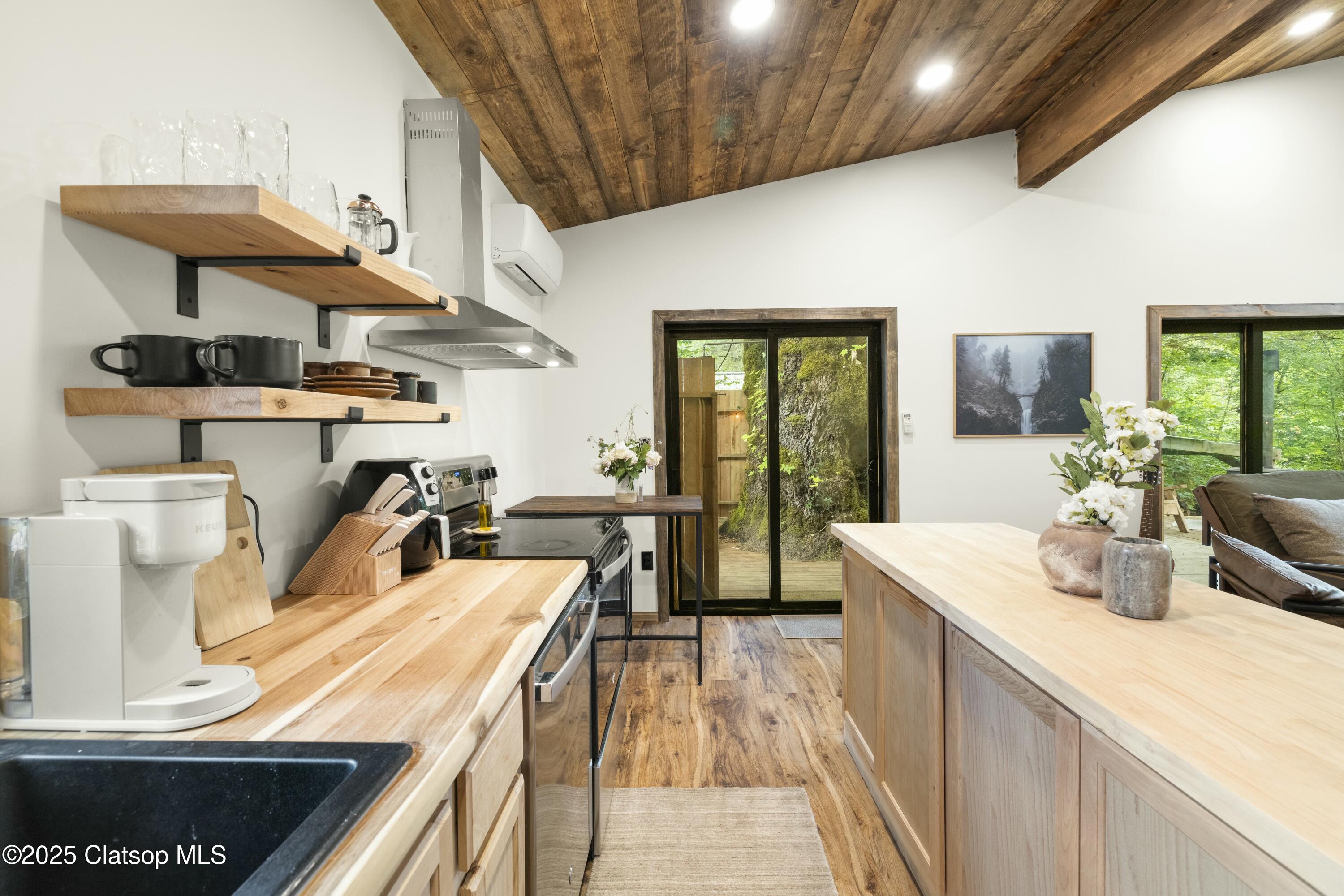 82339 Maple Road Property Photo 6