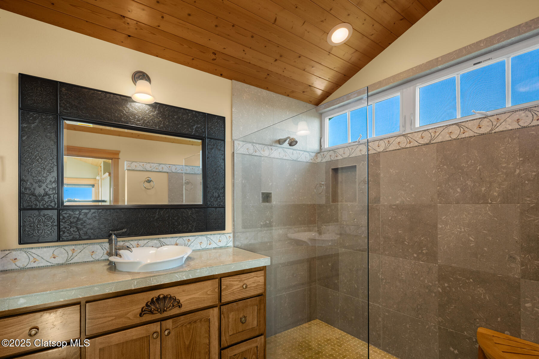 887 Beach Street Property Photo 33