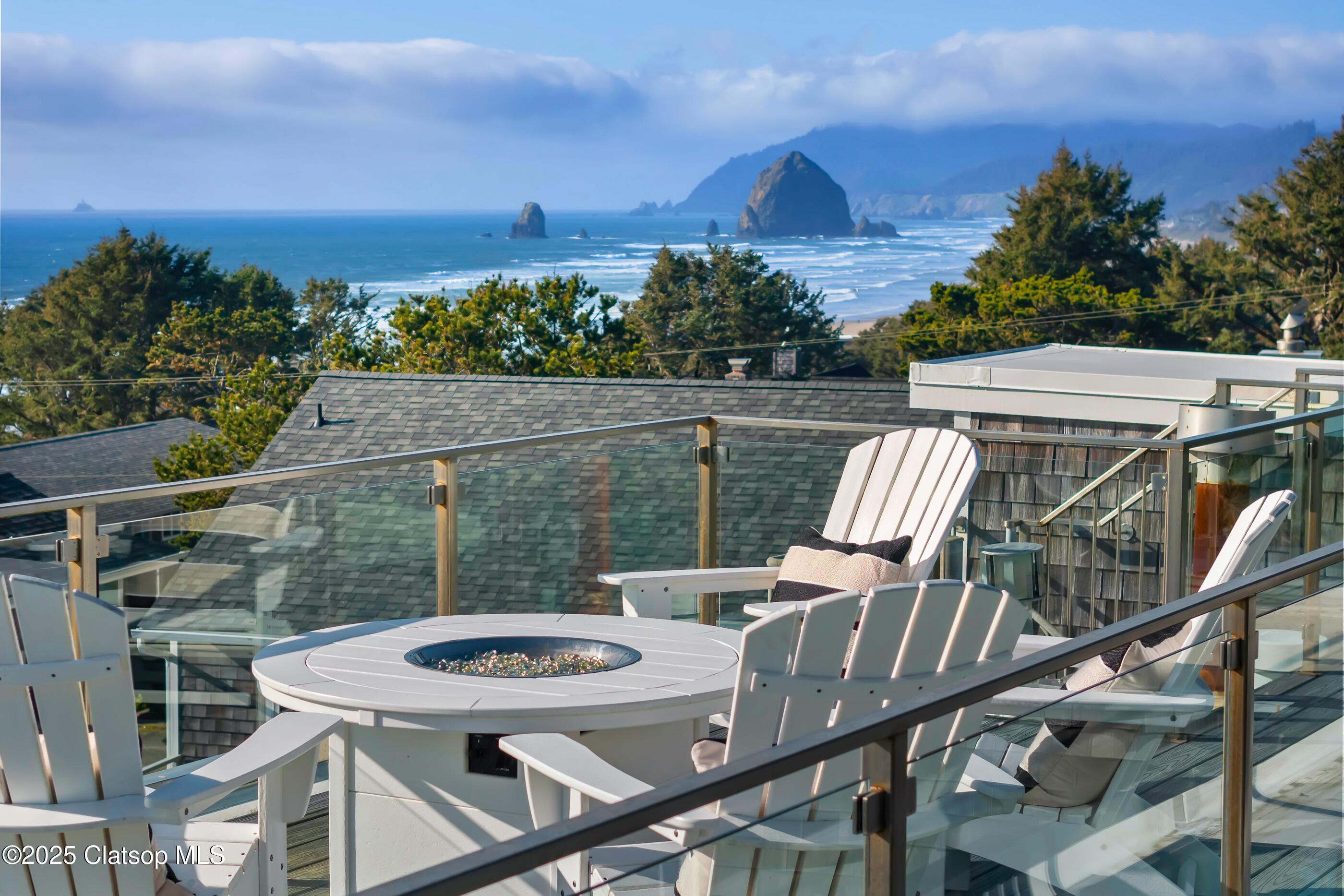 116 W Watts Way Property Photo 4