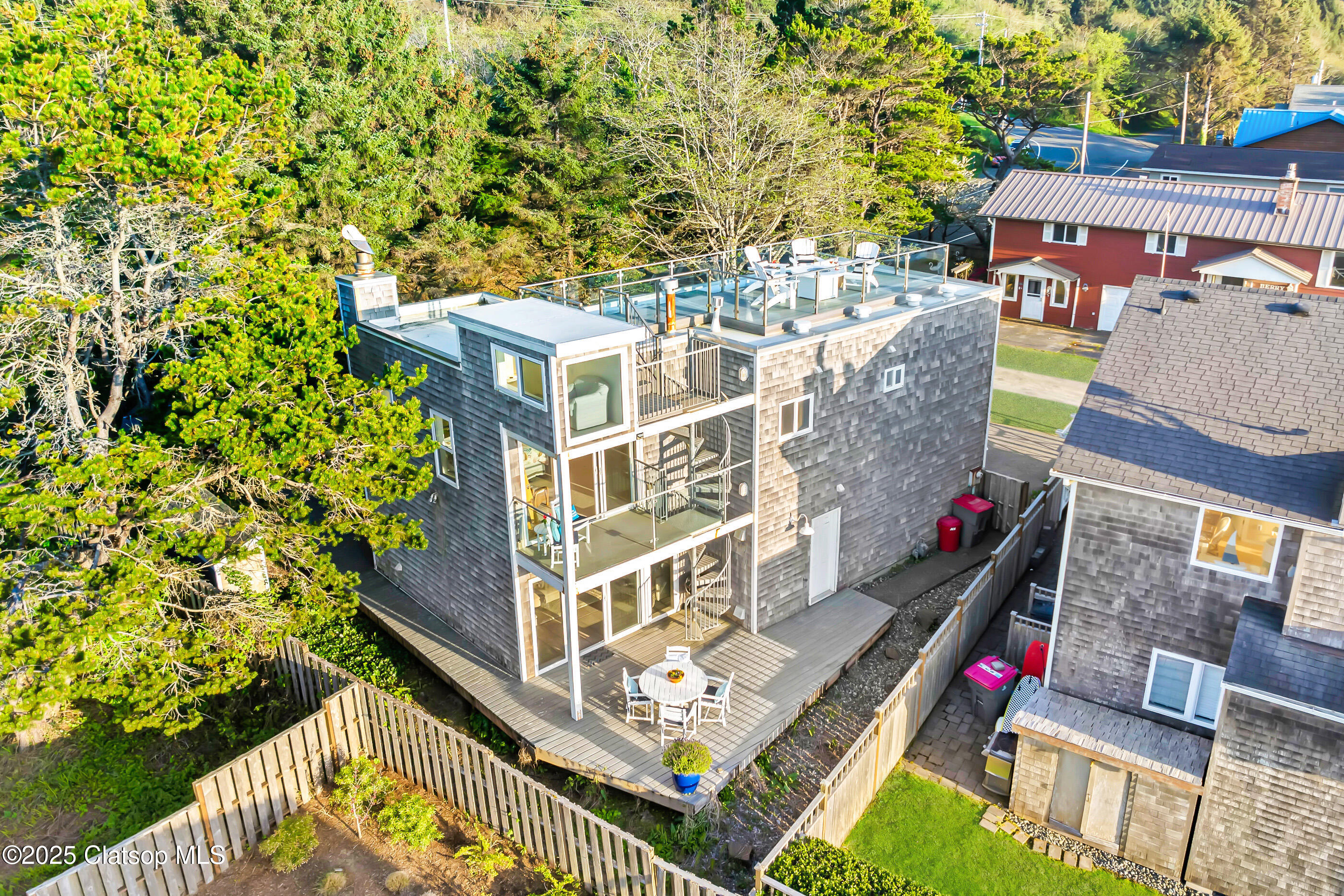 116 W Watts Way Property Photo 5