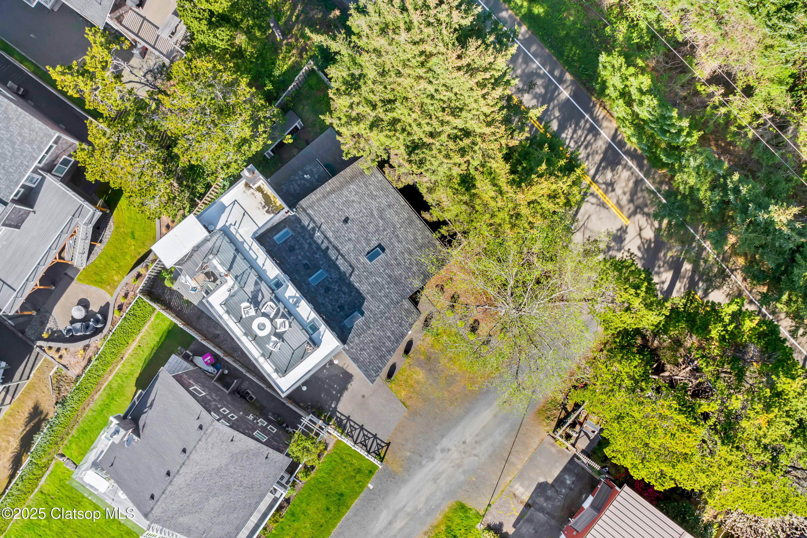 116 W Watts Way Property Photo 6