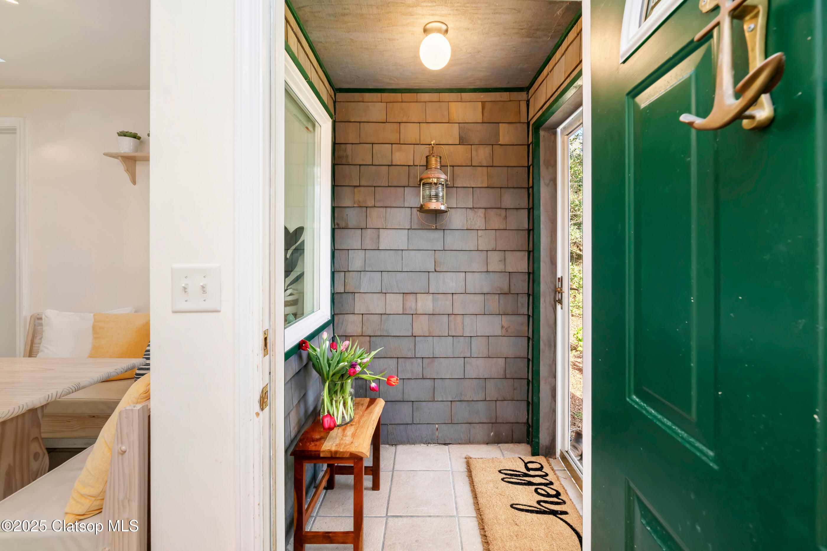 116 W Watts Way Property Photo 7