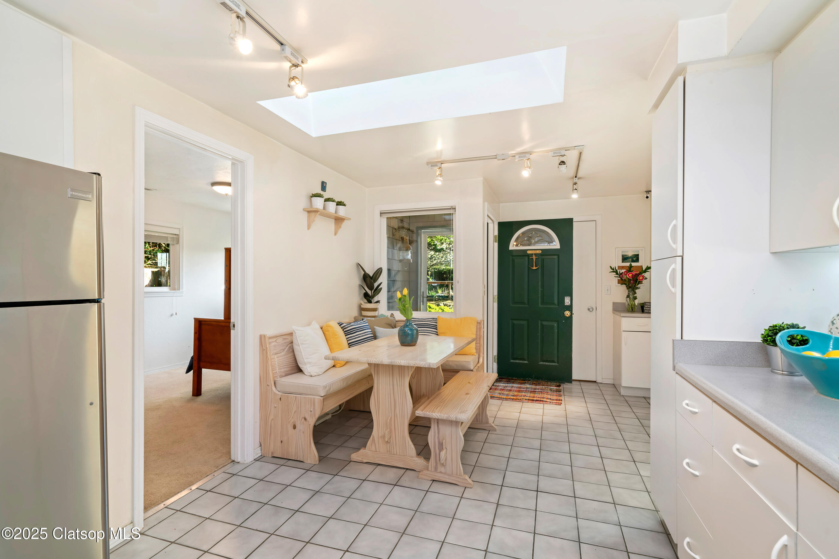 116 W Watts Way Property Photo 9