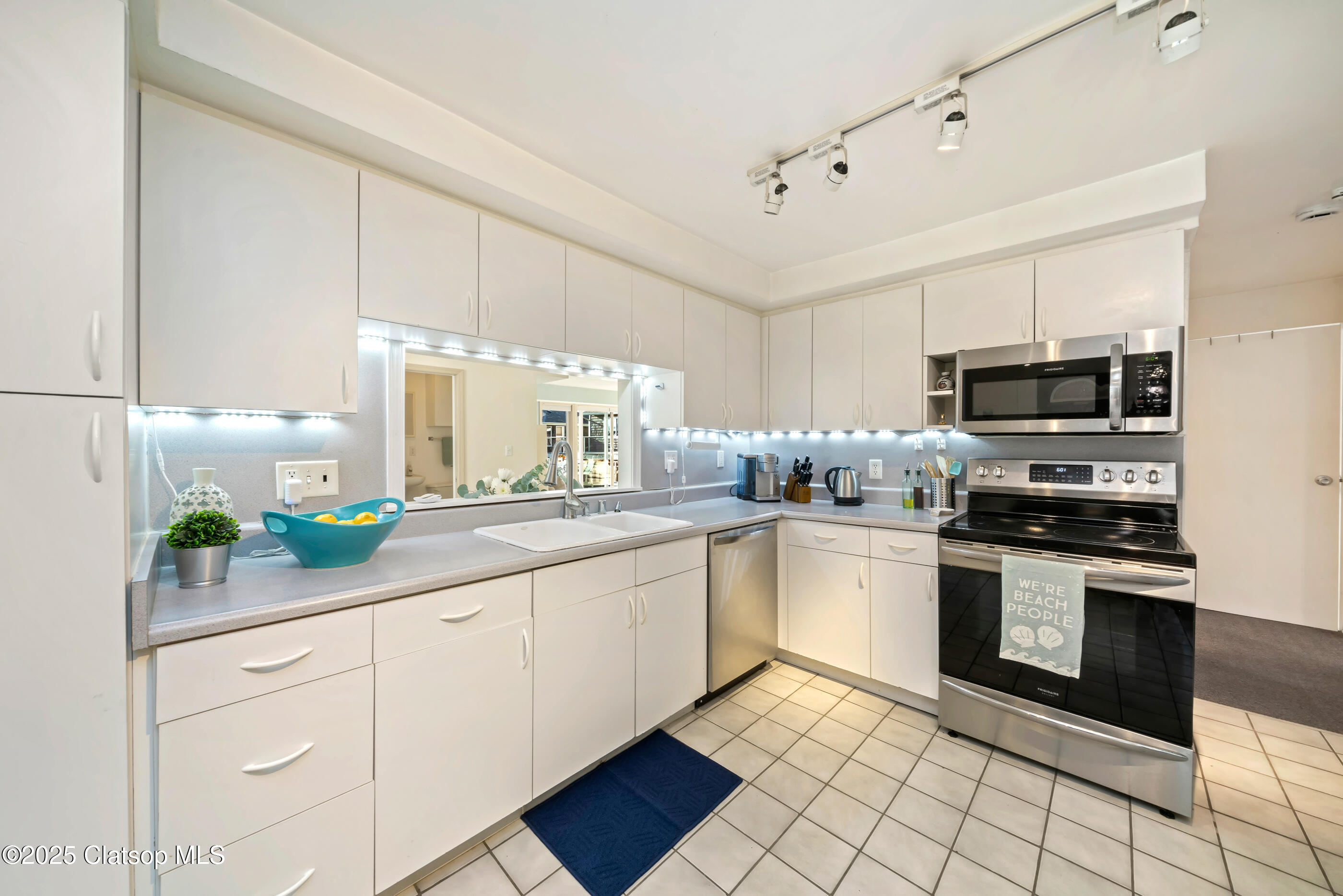 116 W Watts Way Property Photo 11