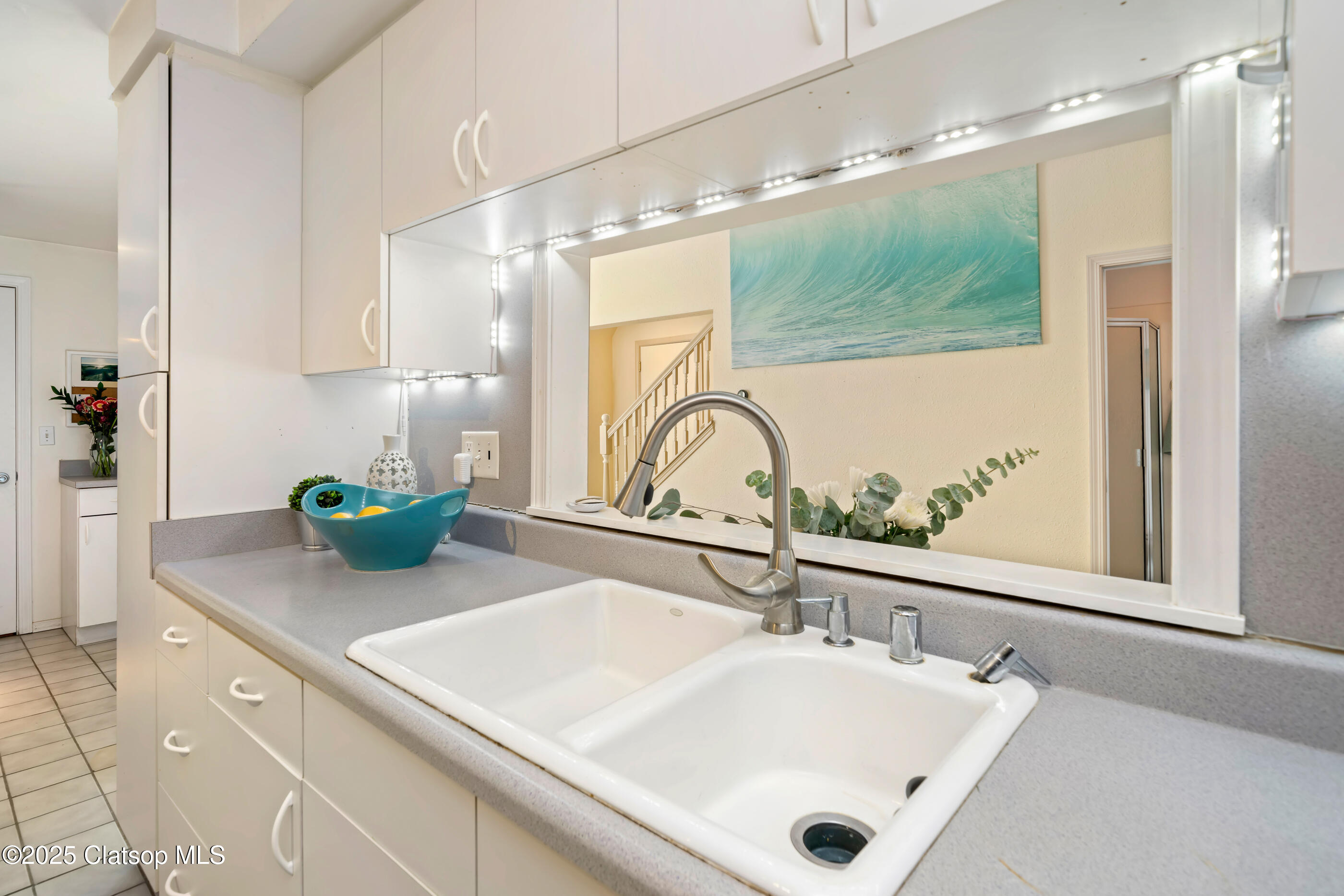 116 W Watts Way Property Photo 12