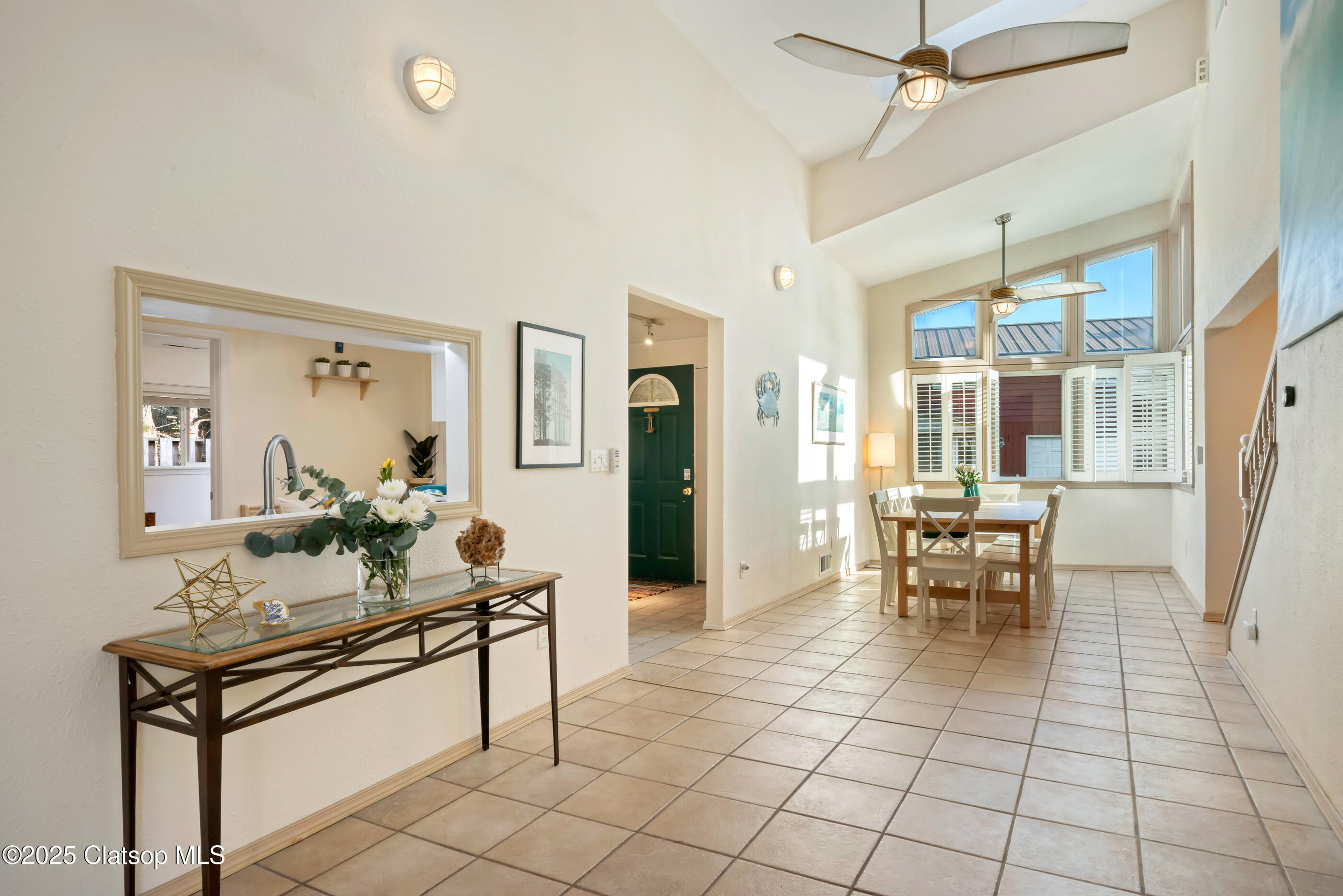 116 W Watts Way Property Photo 15