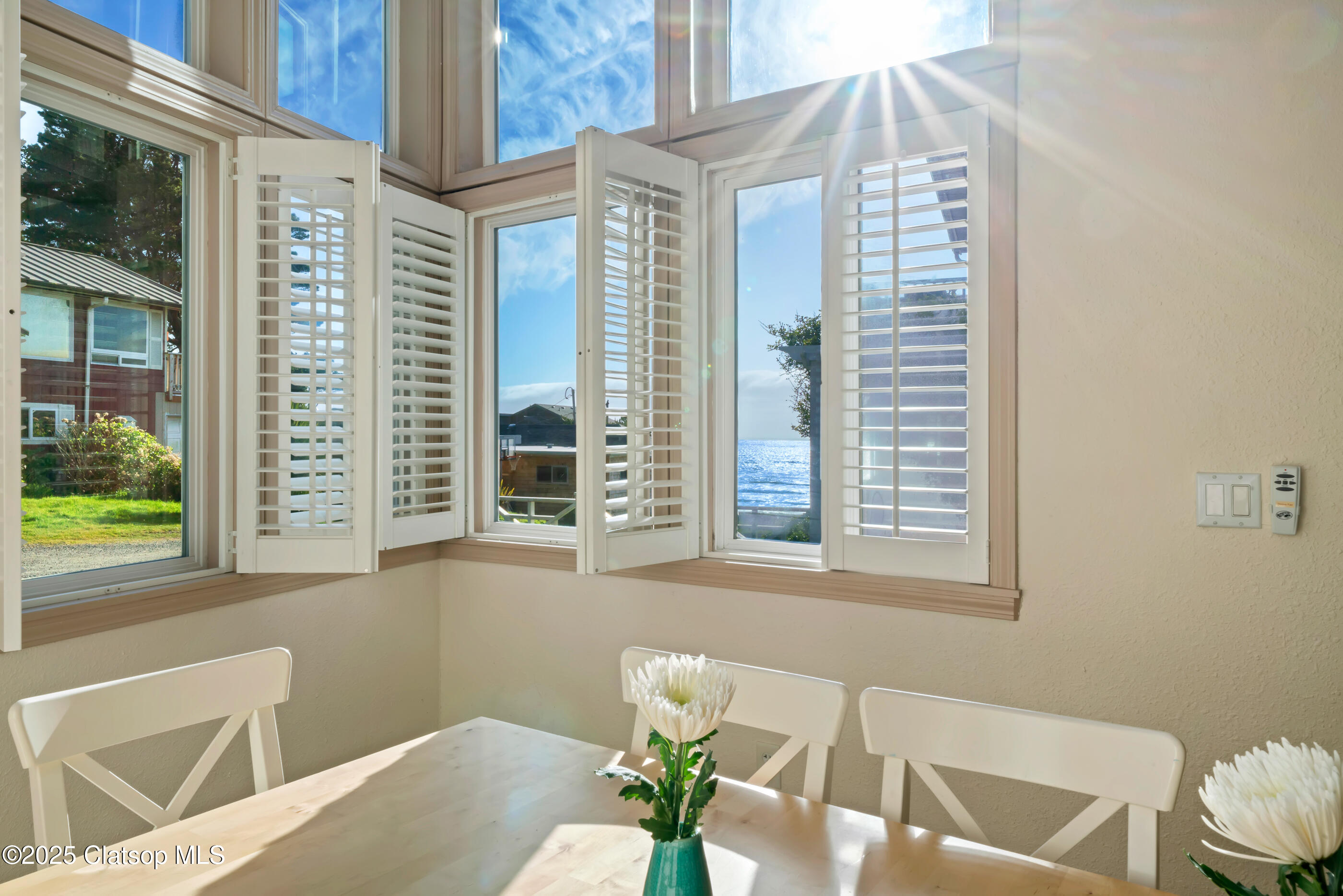 116 W Watts Way Property Photo 17