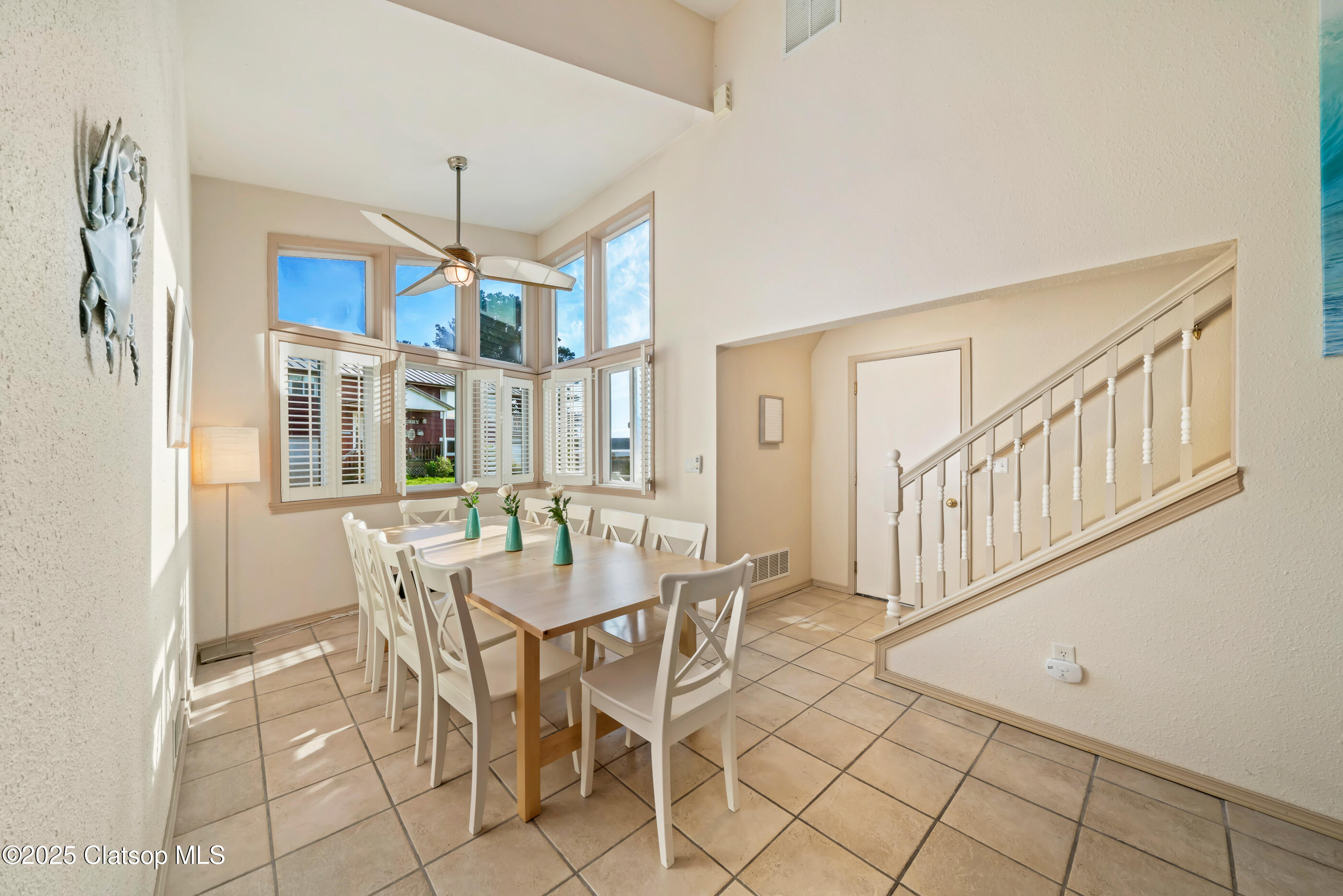 116 W Watts Way Property Photo 18