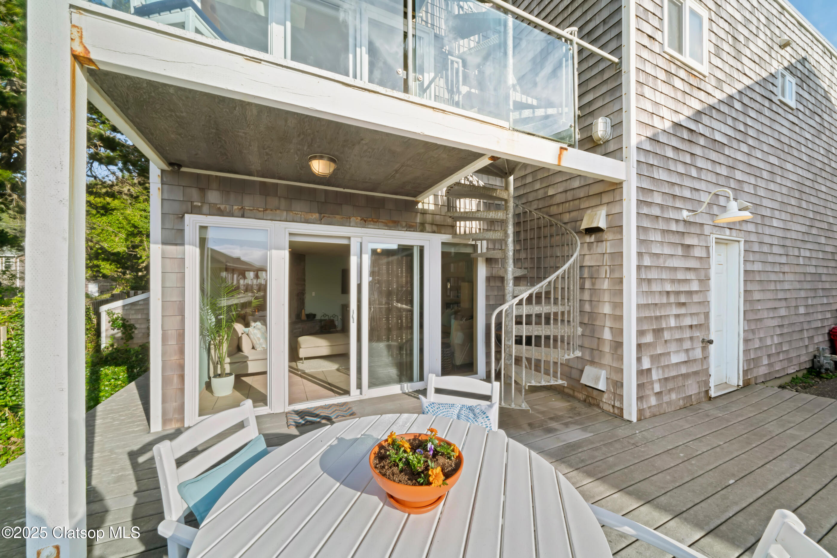 116 W Watts Way Property Photo 22