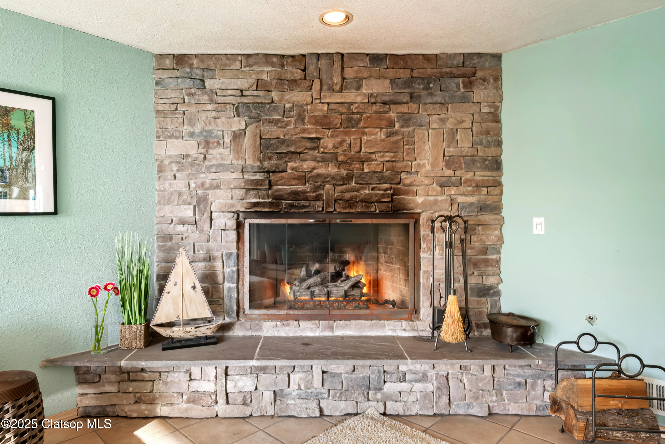 116 W Watts Way Property Photo 24