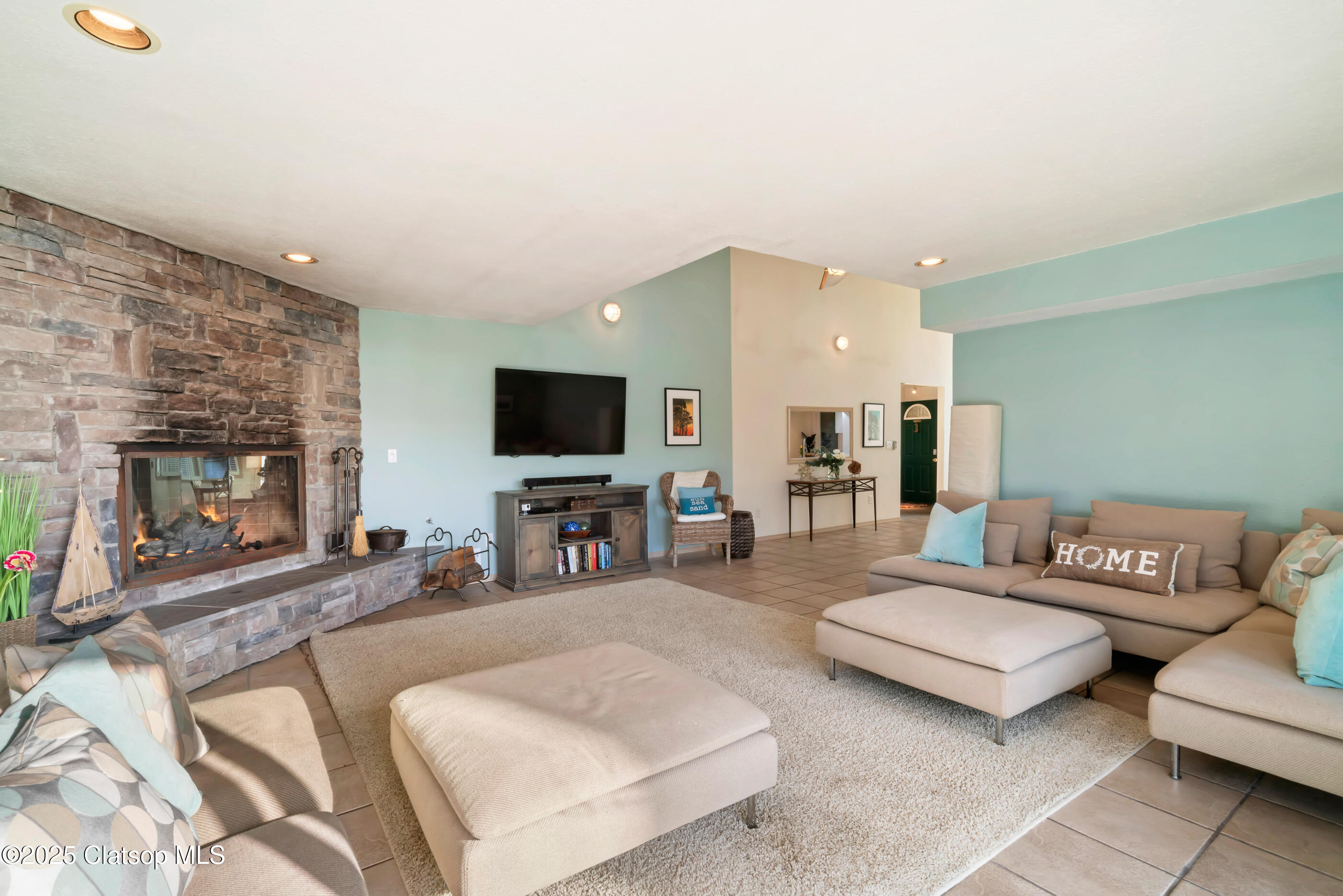 116 W Watts Way Property Photo 25