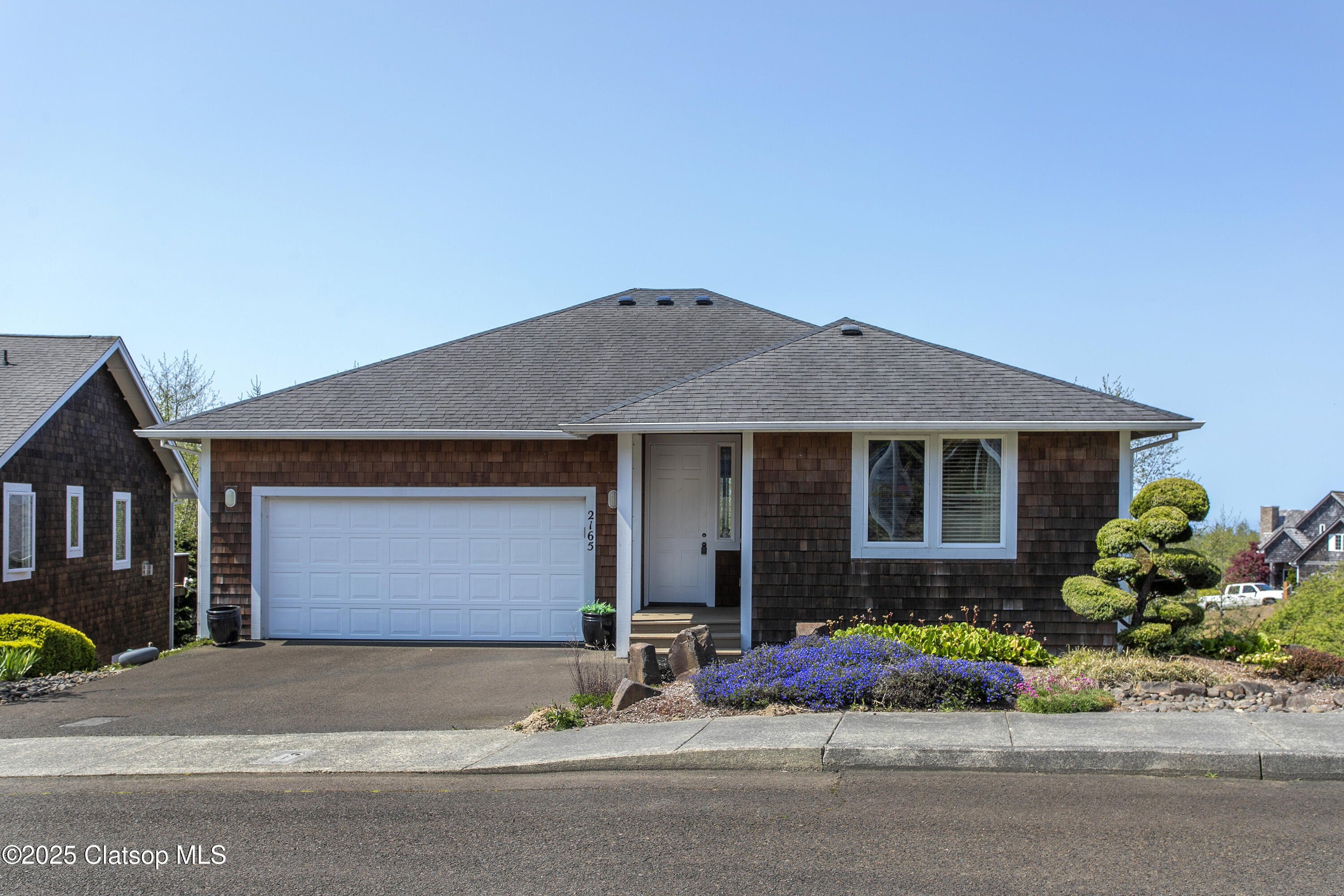 2165 Skyline Drive Property Photo 3